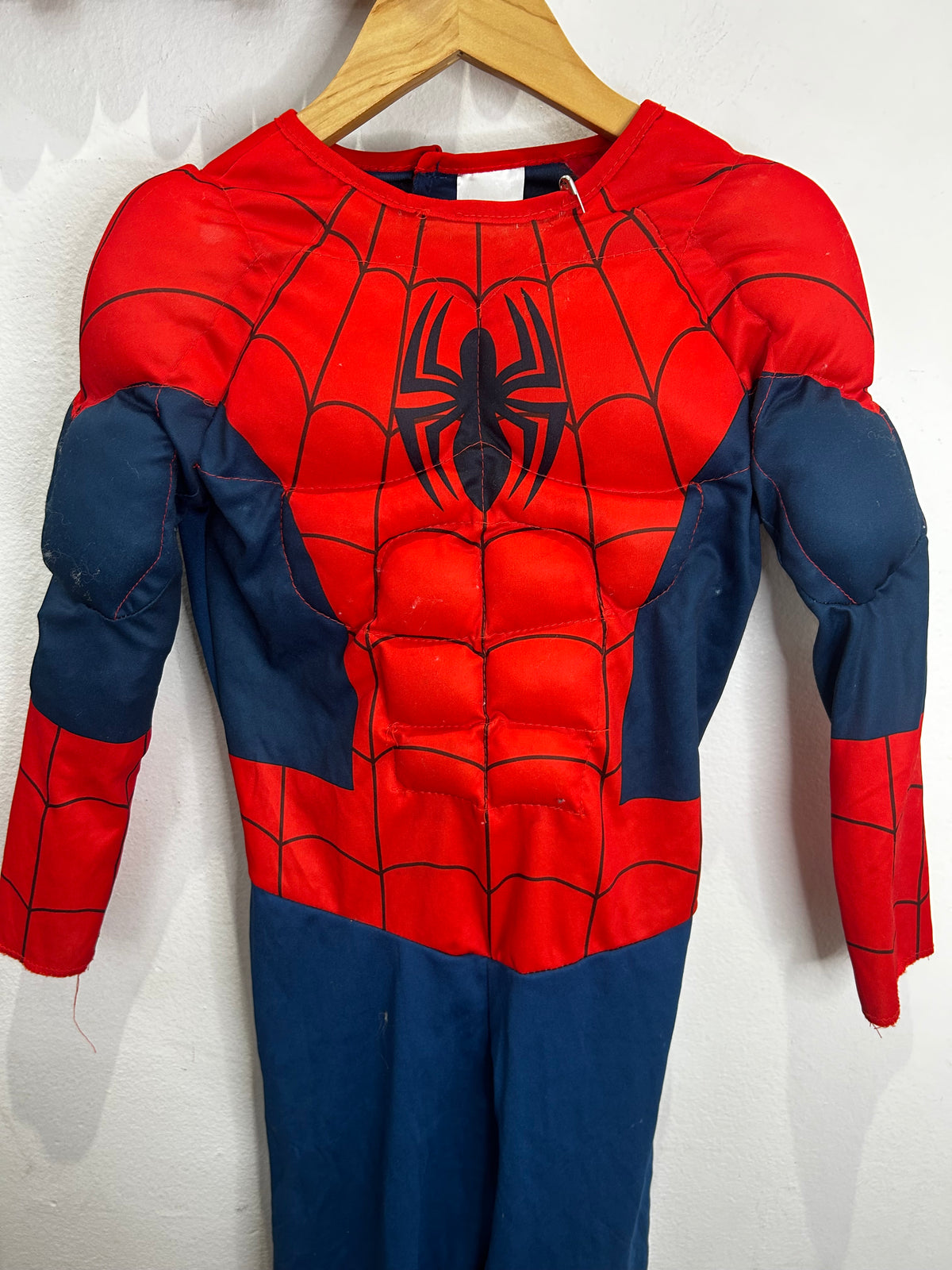 Spiderman costume (no mask) 4-6y