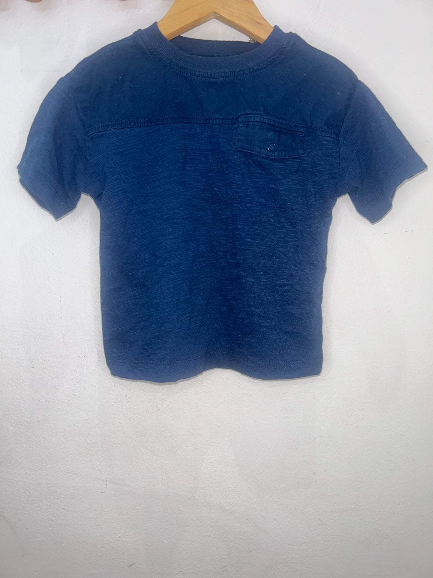 Navy tee with pocket 2y
