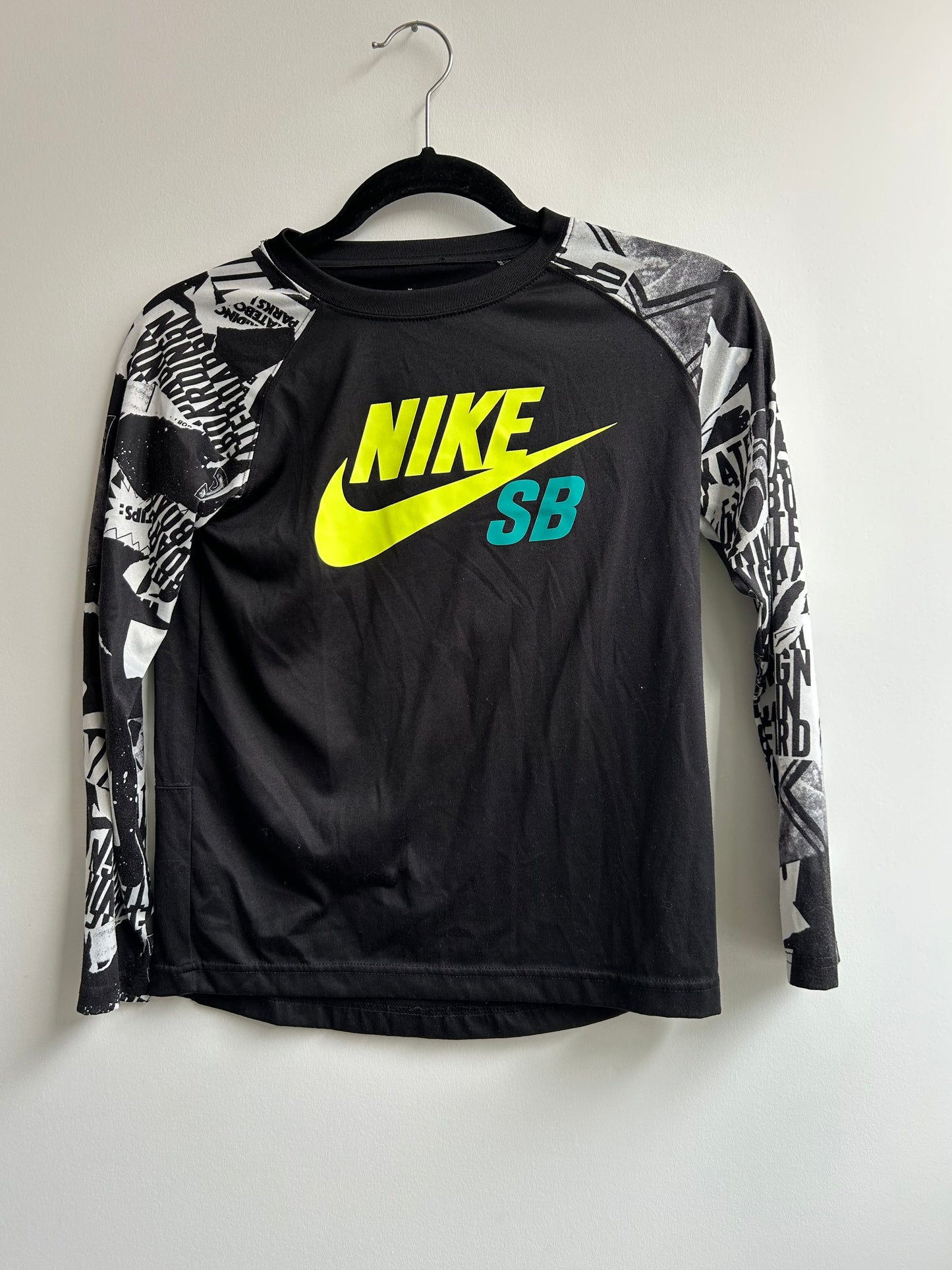 Tee Nike dri-fit sleeve print 10-12y