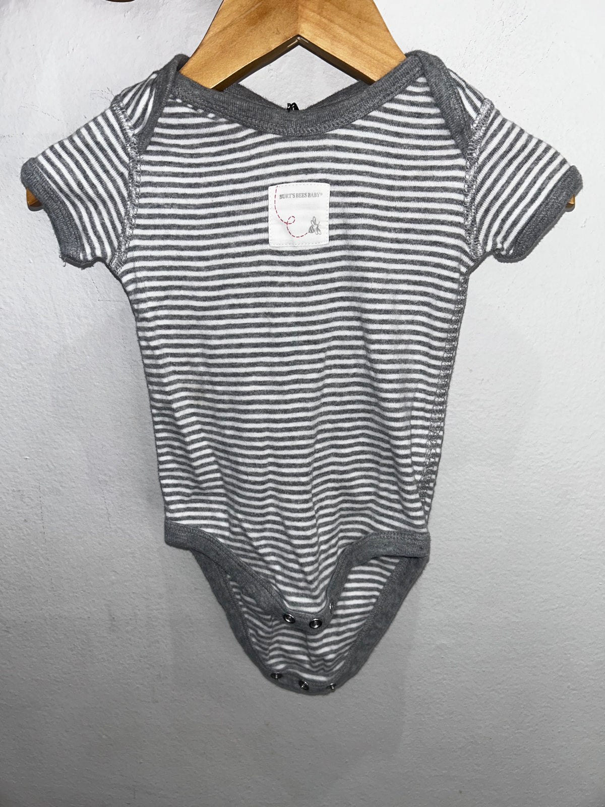 Burts Bees grey onesie 3-6m