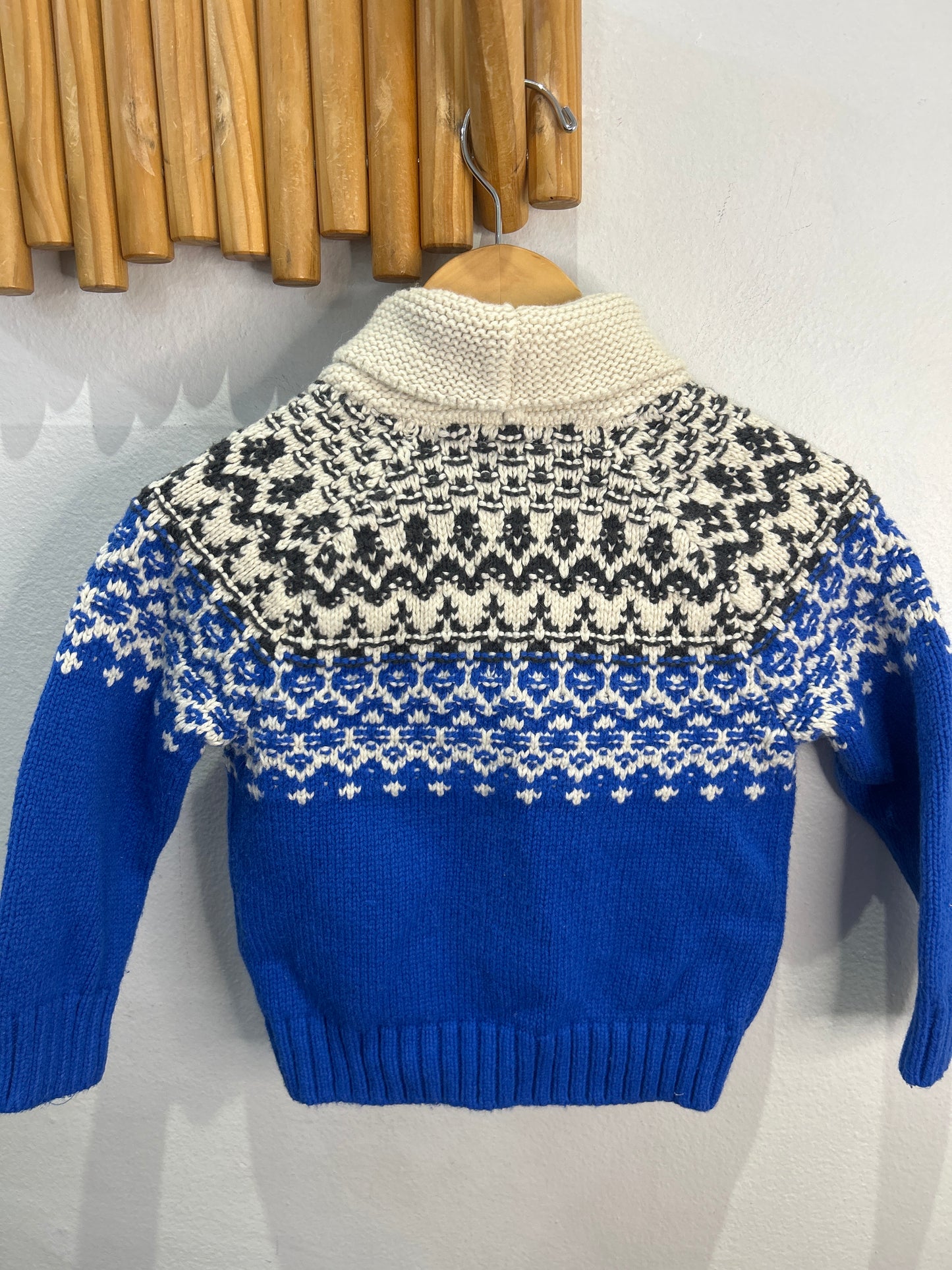 Blue winter pattern zip-up sweater 2y