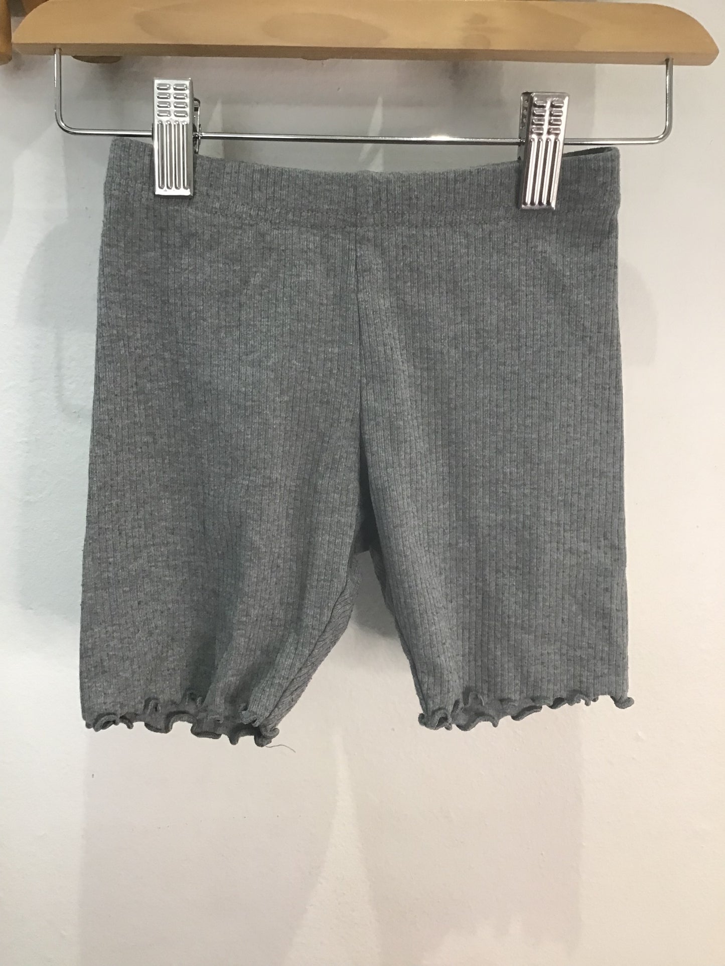 Lettuce hem grey shorts 5y