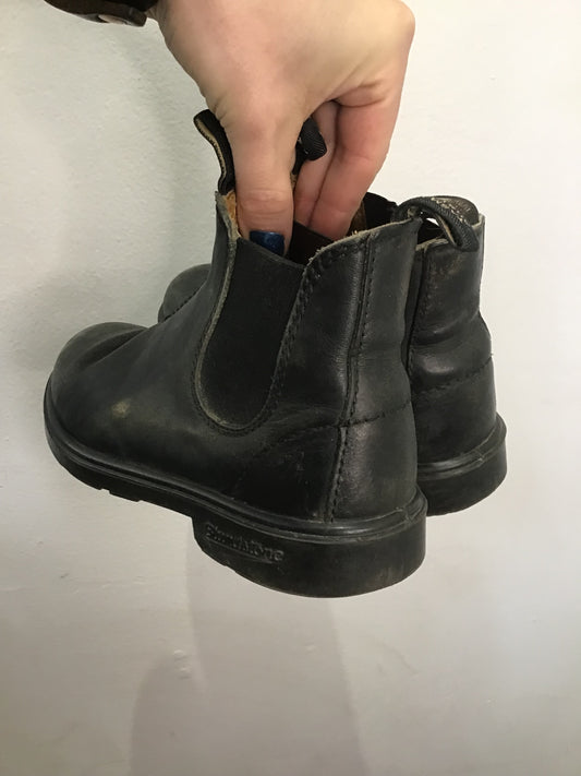 Y2 black Blundstones