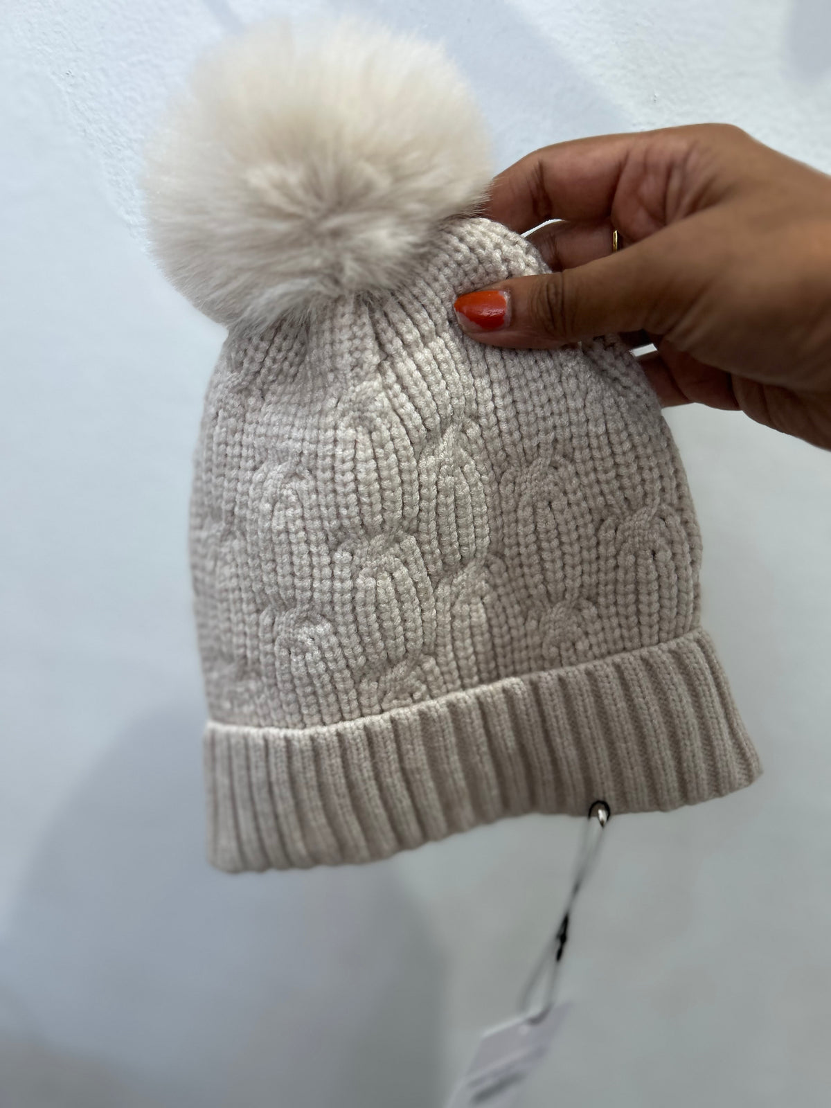 Beige hat with pom 2-4y