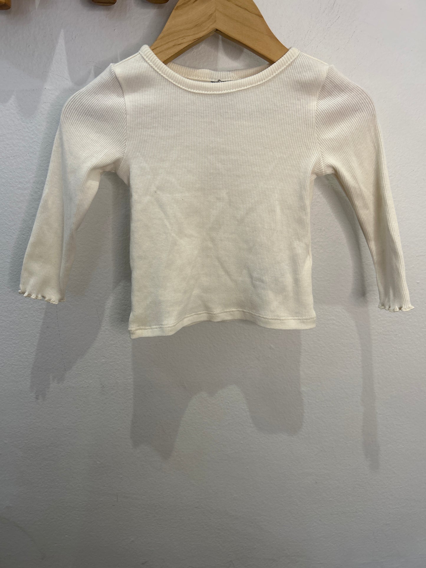 Cream longsleeve 3-6m