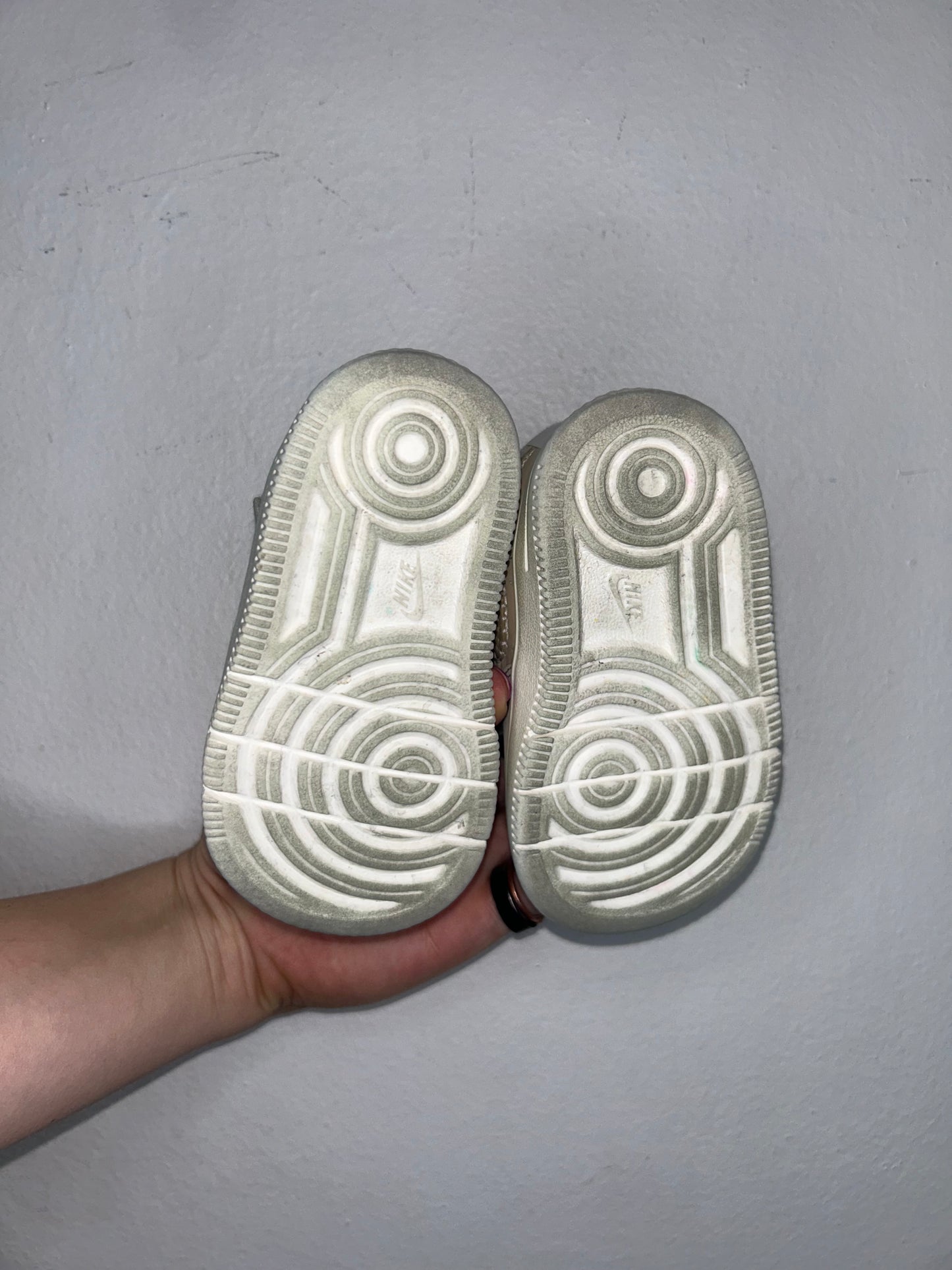 C5 beige Nikes