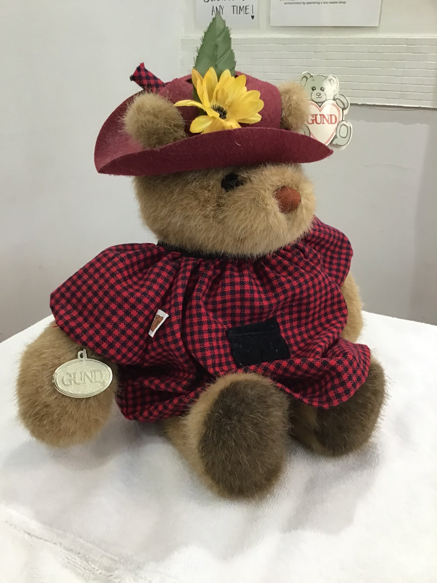 Gund bear tales (like new)