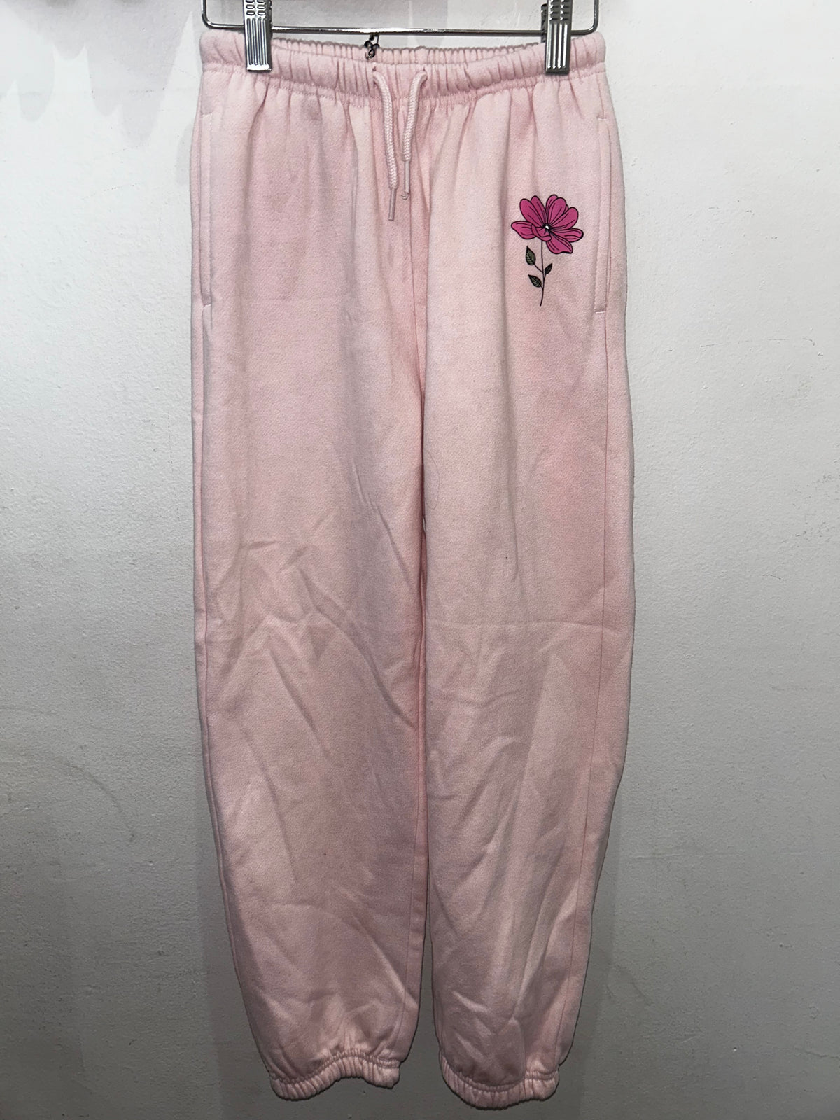 Light pink oversized joggers w flower 6y