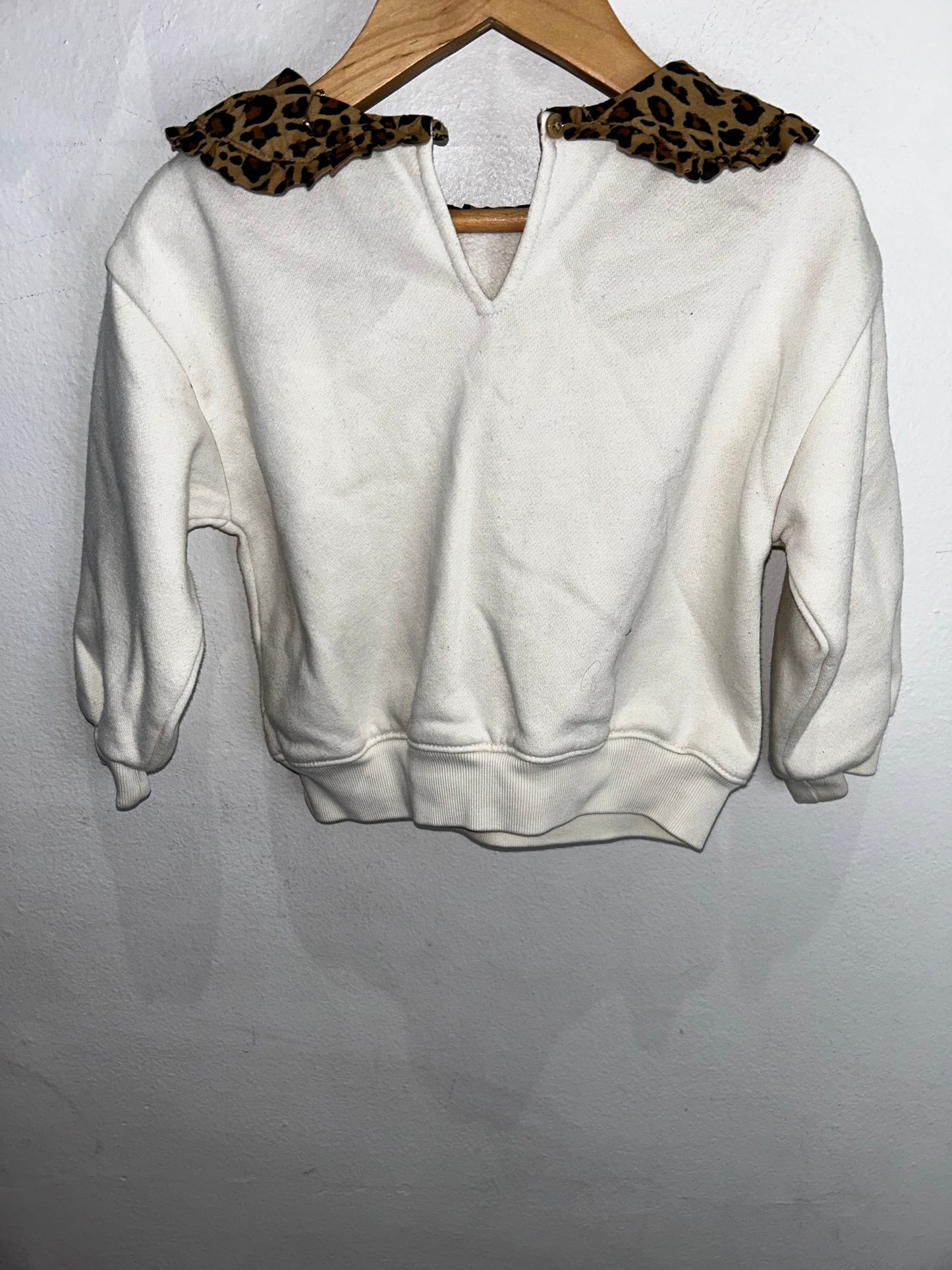 Leopard collared cream pullover 2y