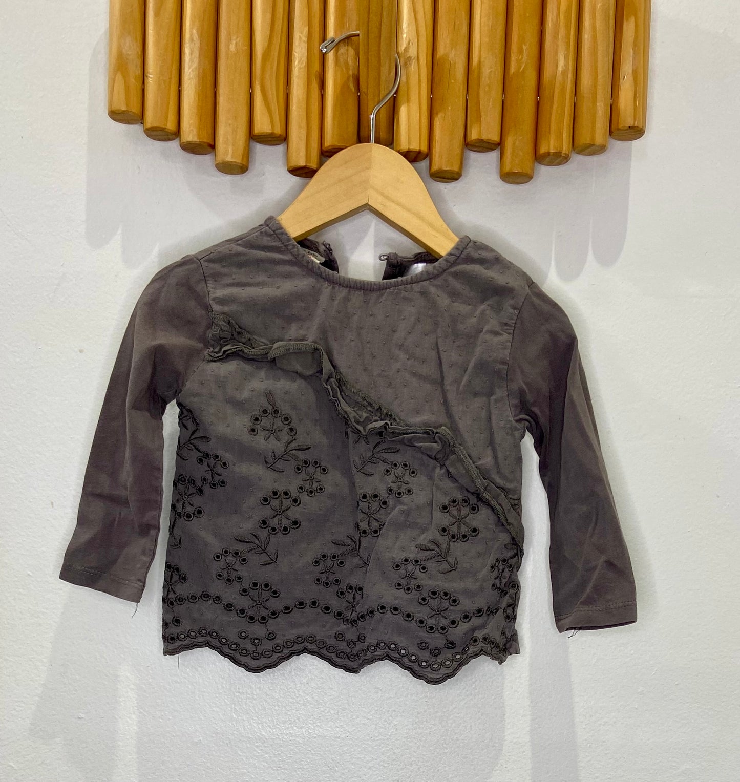Ash eyelet long sleevee 12-18m