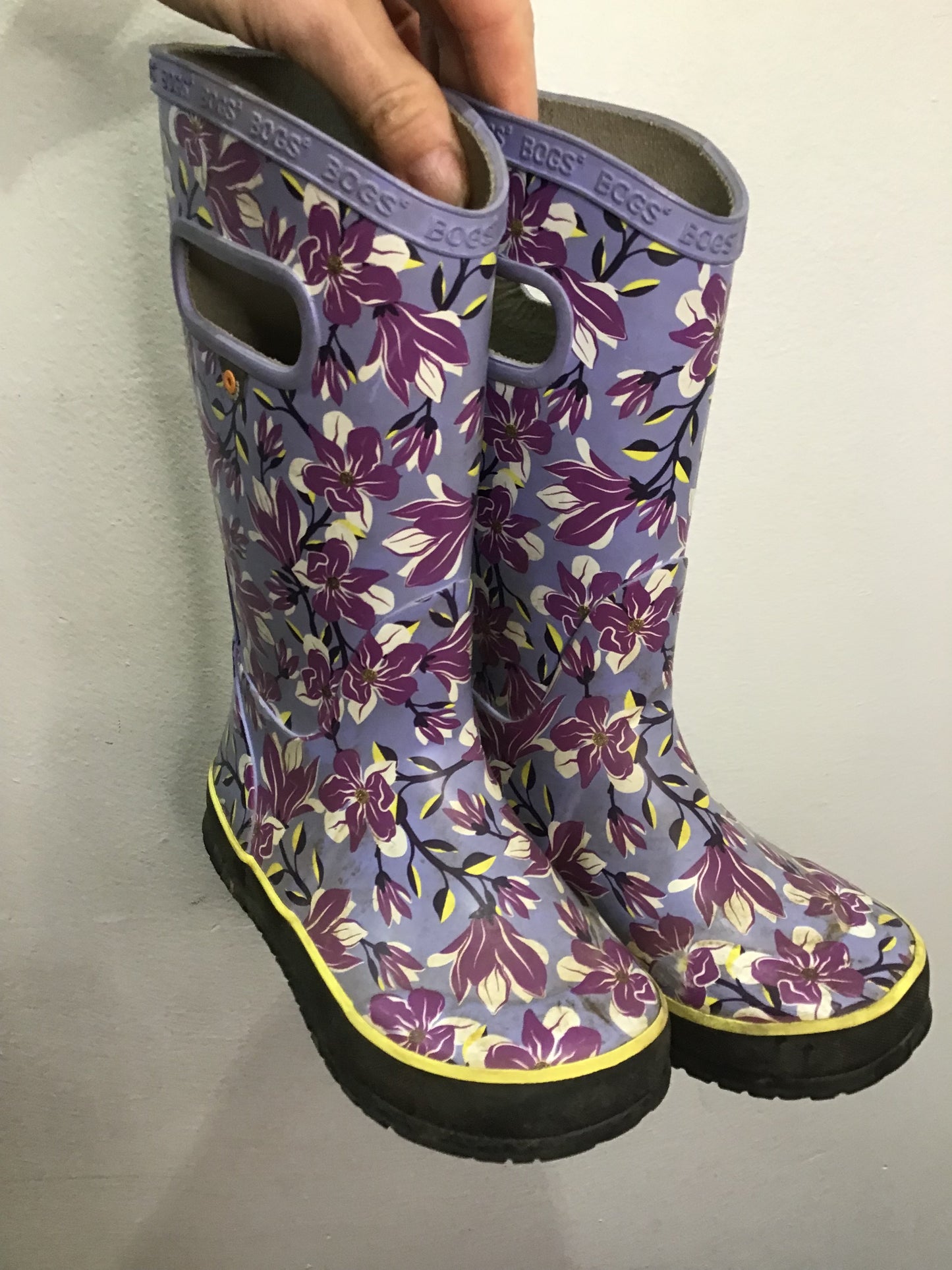 C12 floral Bogs rainboots