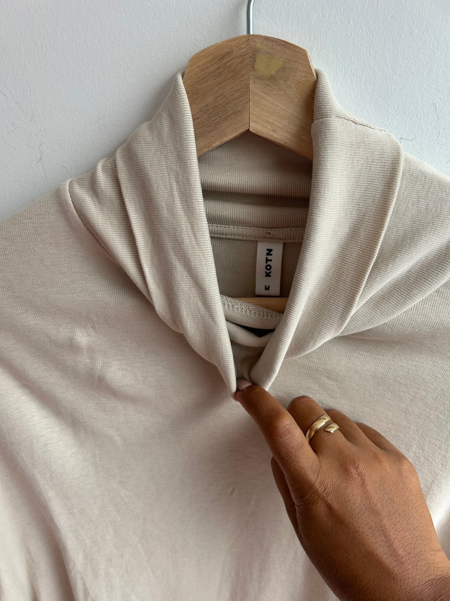 Long sleeve turtleneck in cream M