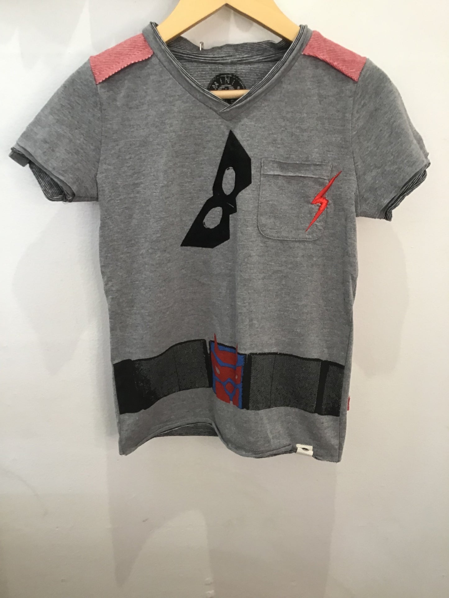 Mini Shiatsu superhero tee 5y