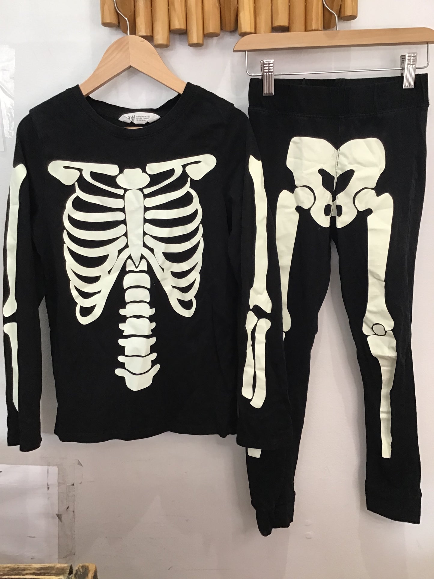 Skeleton pyjamas 8-10y