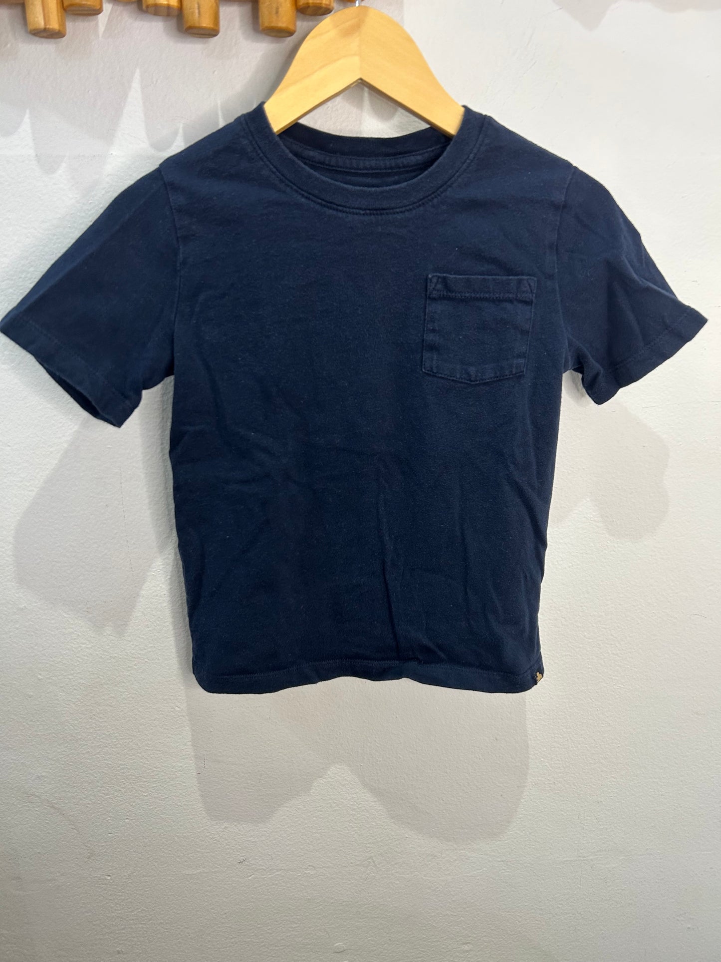 Navy pocket tee 6y