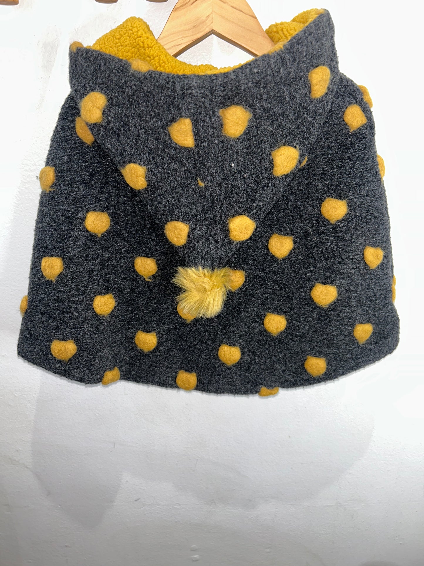 Hooded cape with dots 12-18m