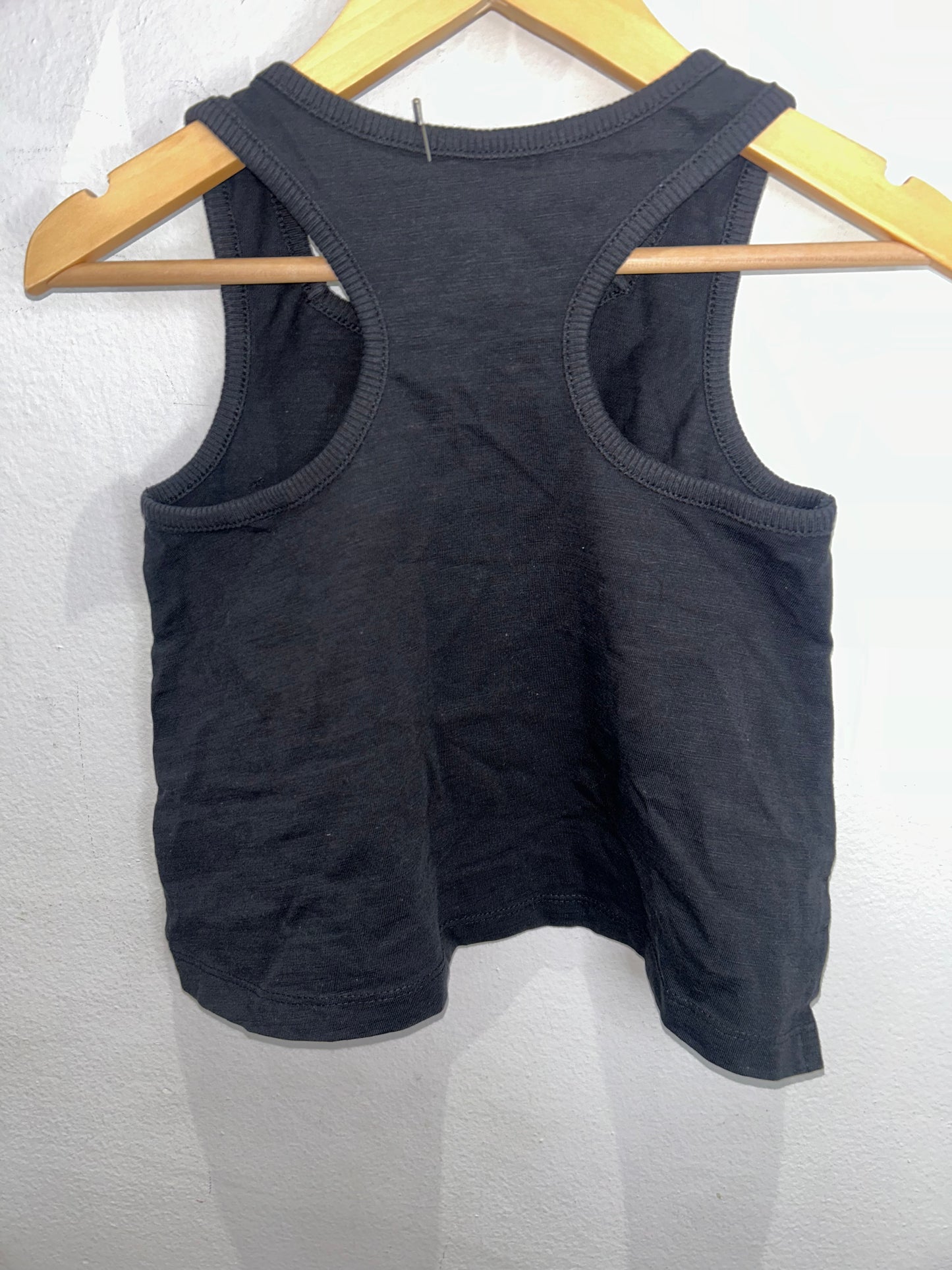 Black tanktop 5-6y