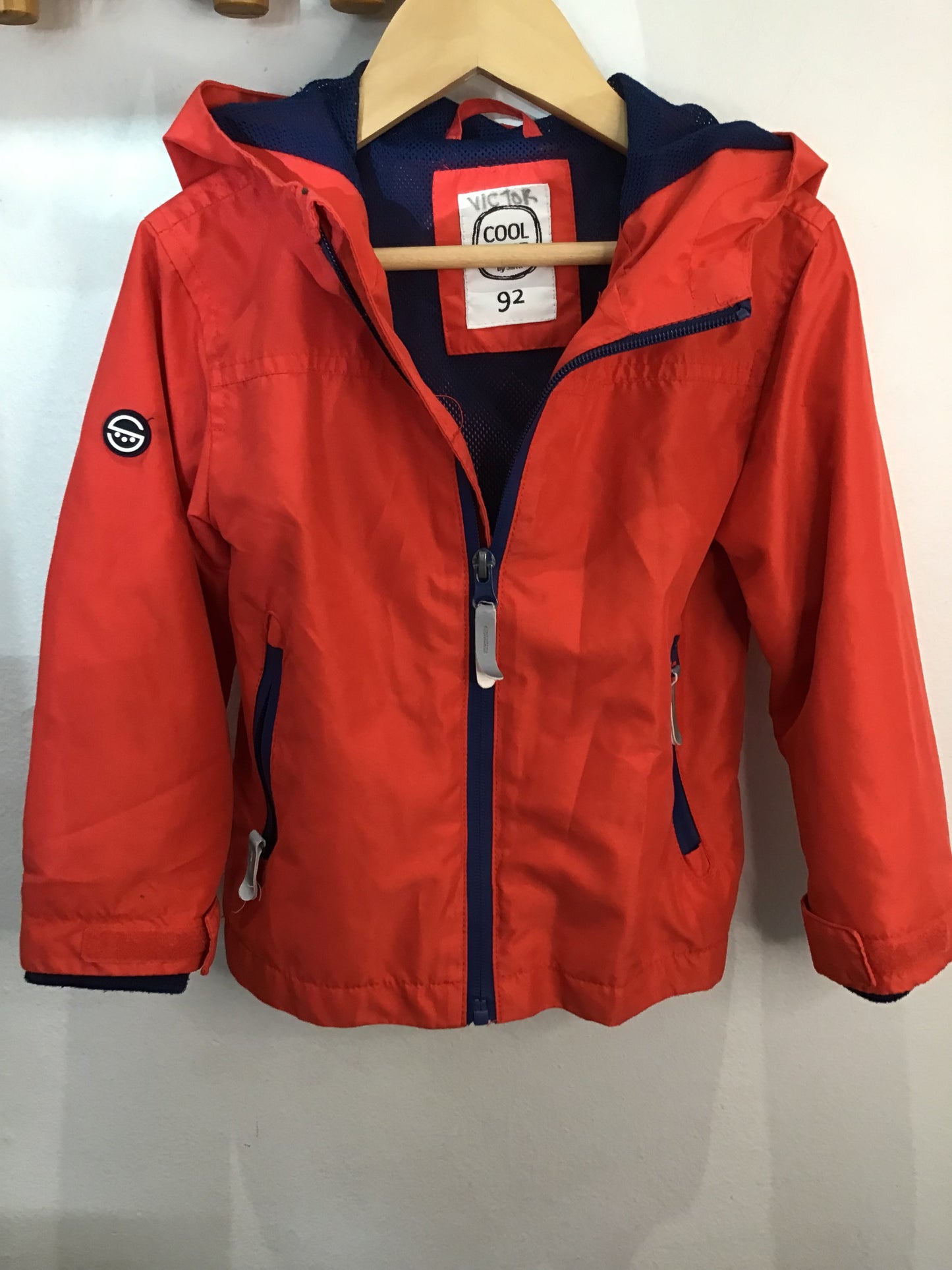 Red windbreaker 2y