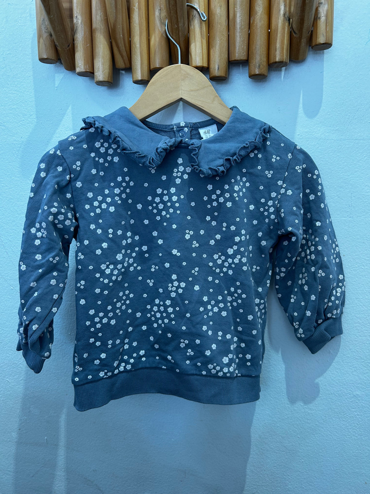 Blue floral collared pullover 2-3y