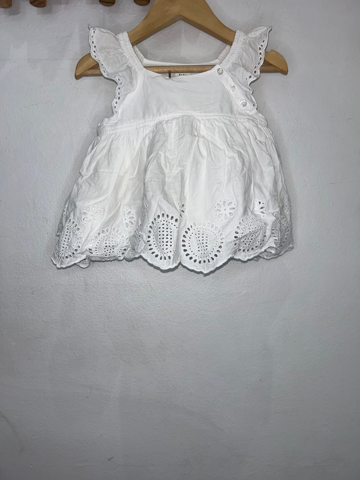 White eyelet a-line tanktop 18-24m