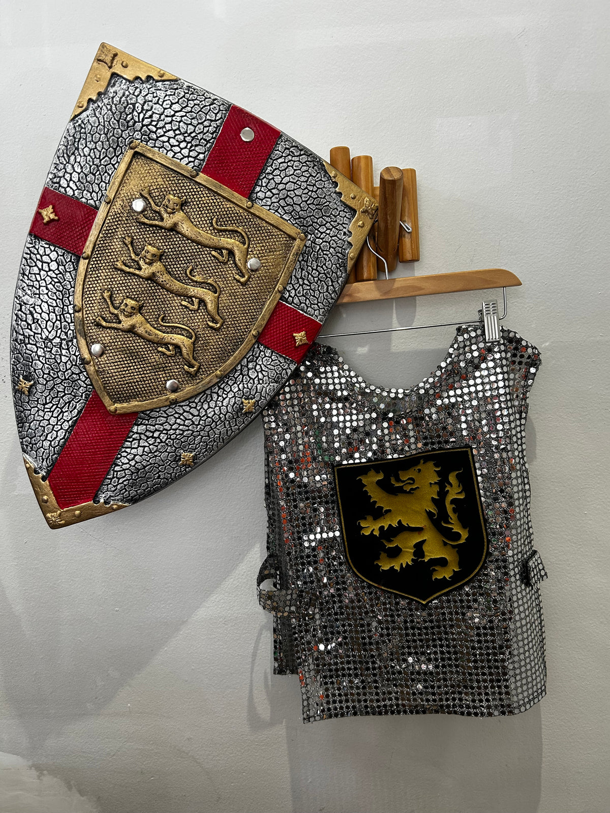 Knight chain mail vest and shield 4-6y