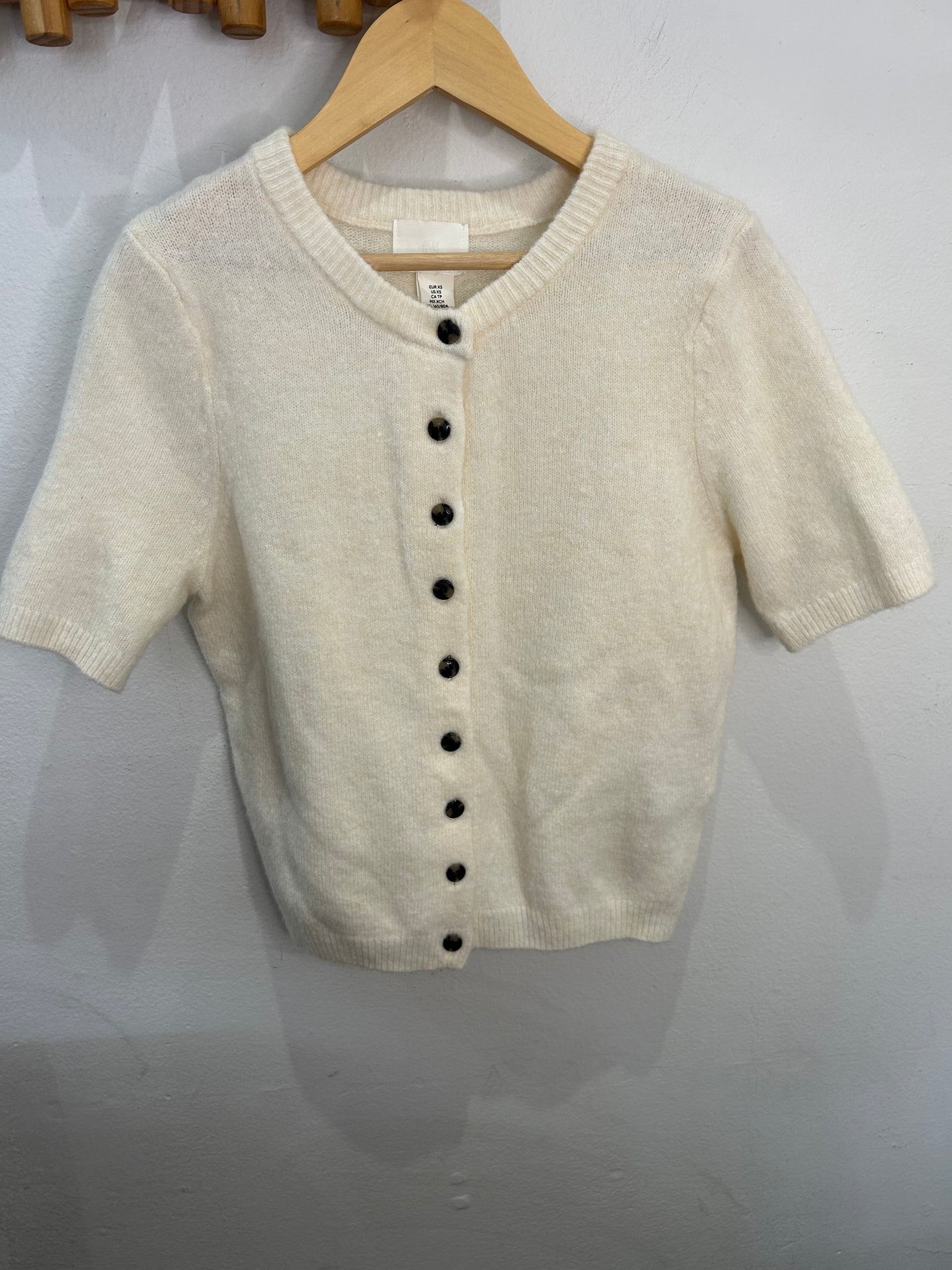 Cream short sleeve sweater XS