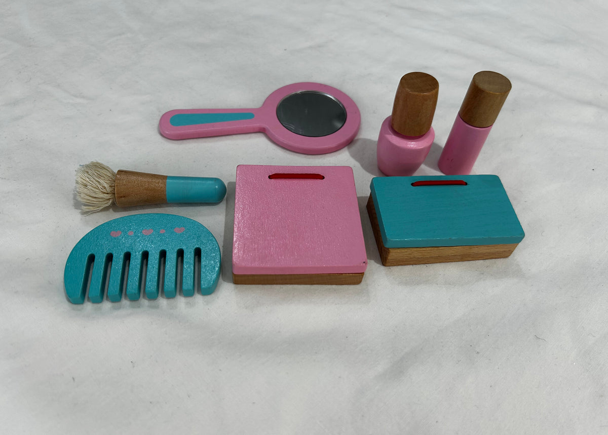 Wooden play makeup