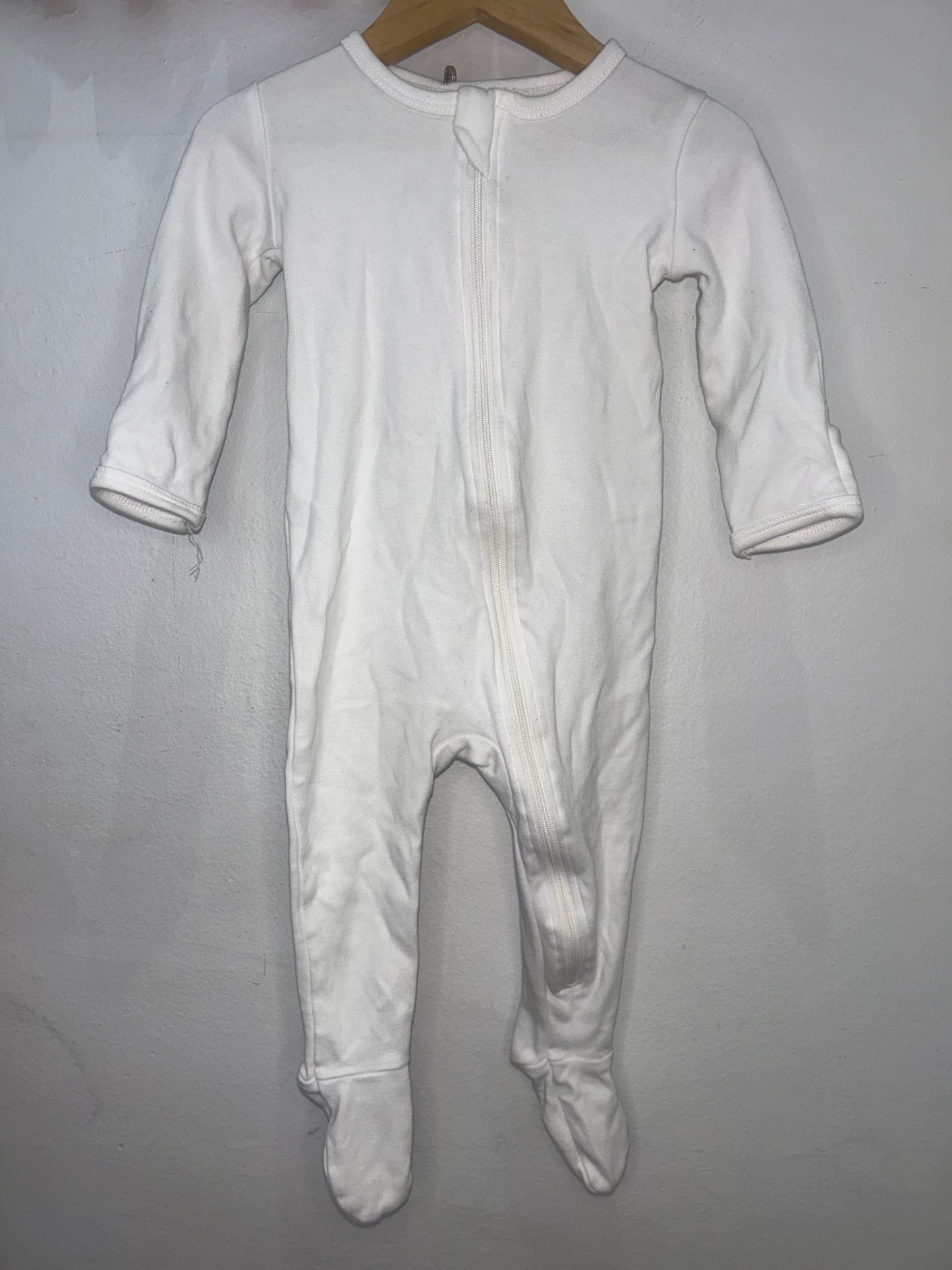 White sleeper 6-12m