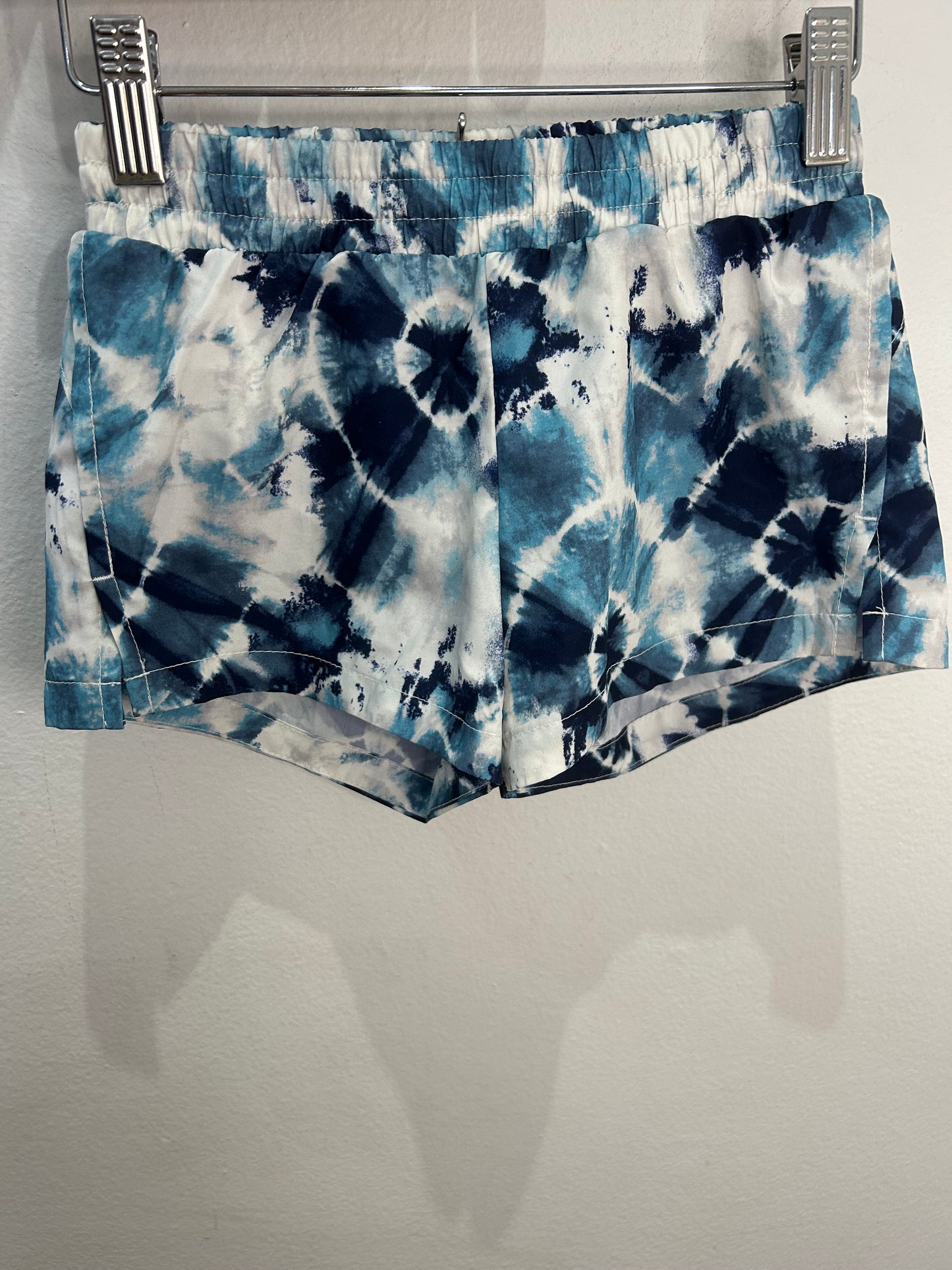 Blue pattern activewear shorts 6y-7y