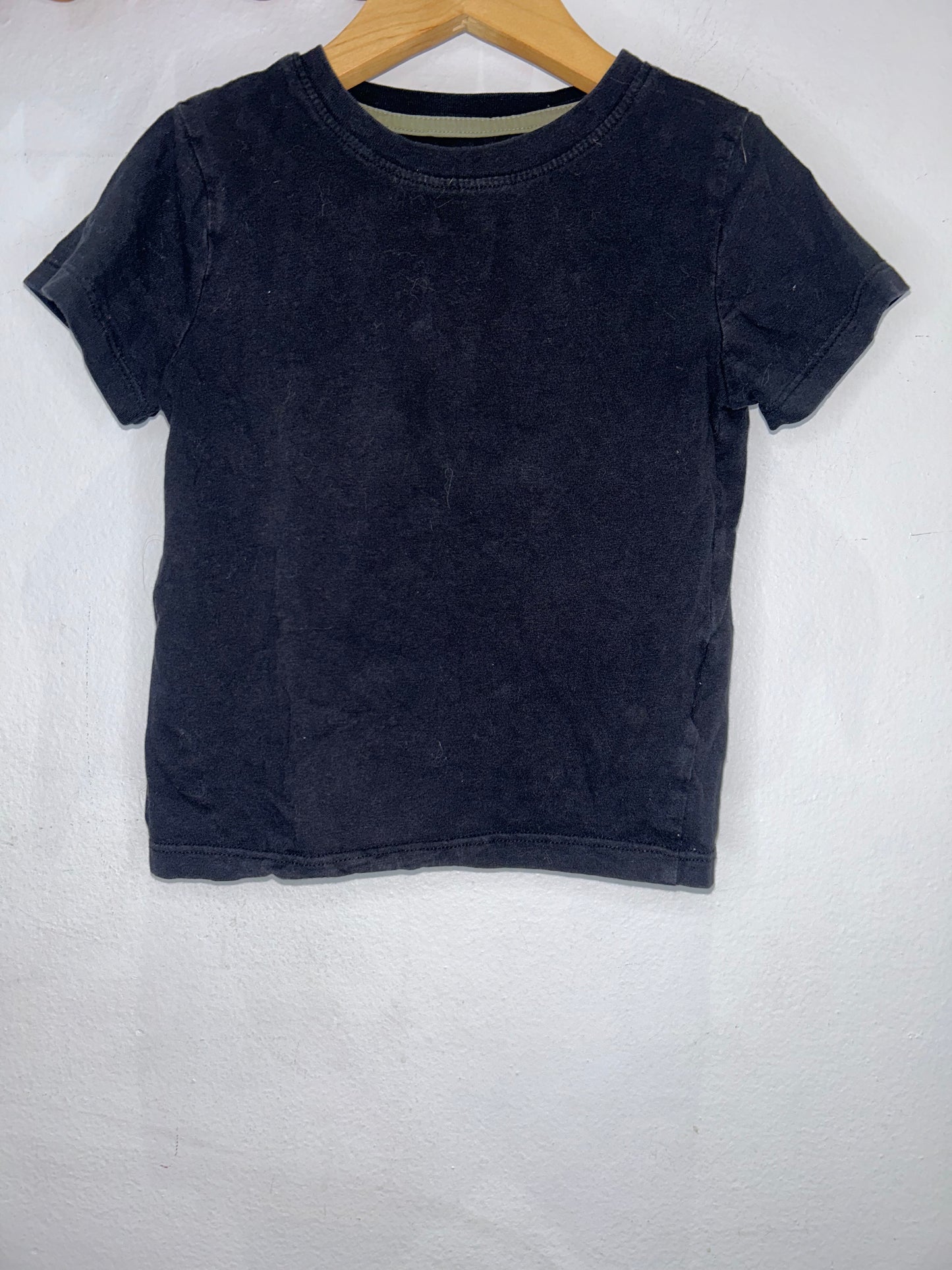 Classic black tee 2-4y