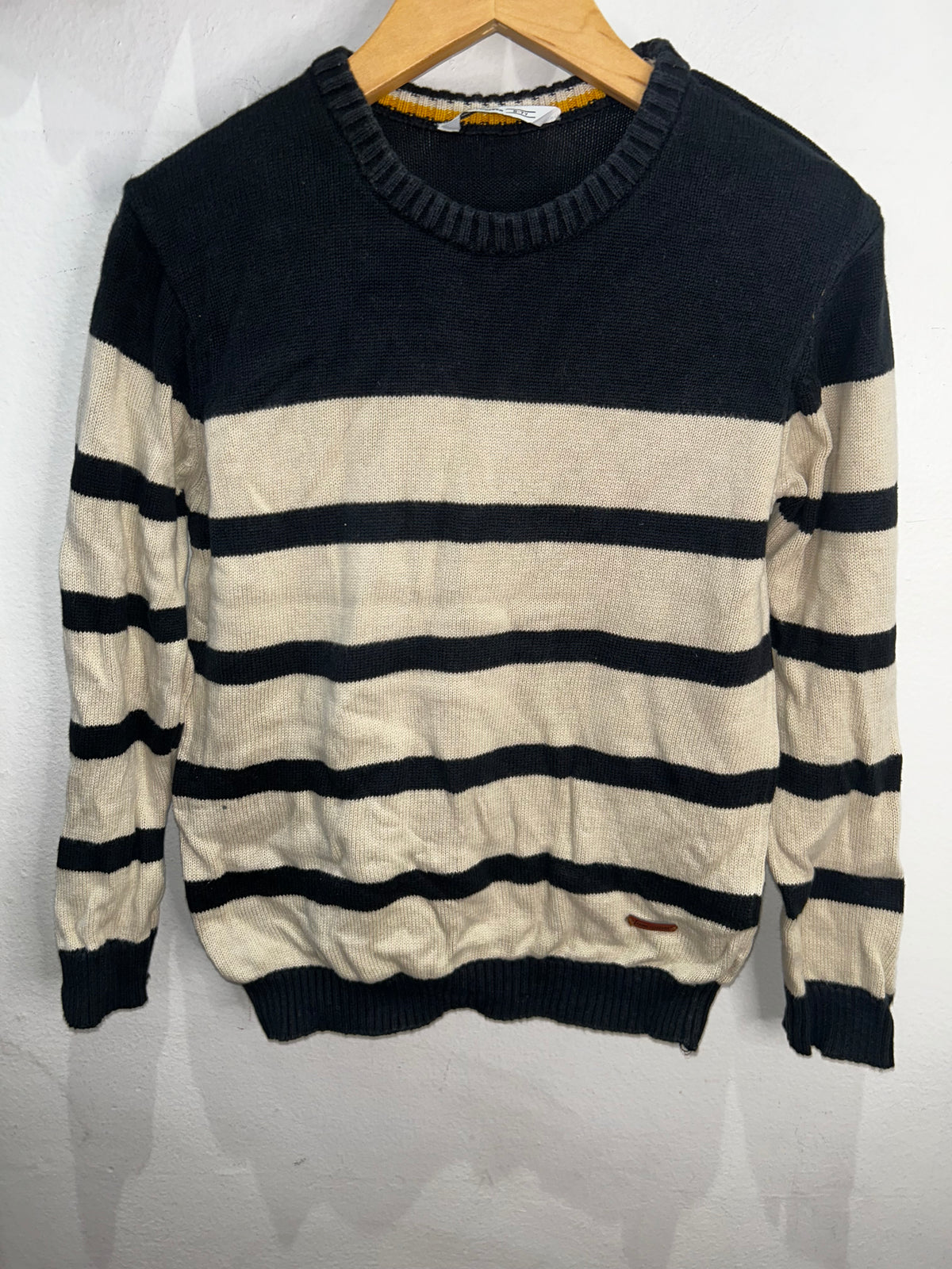 Black stripes sweater 6-7y