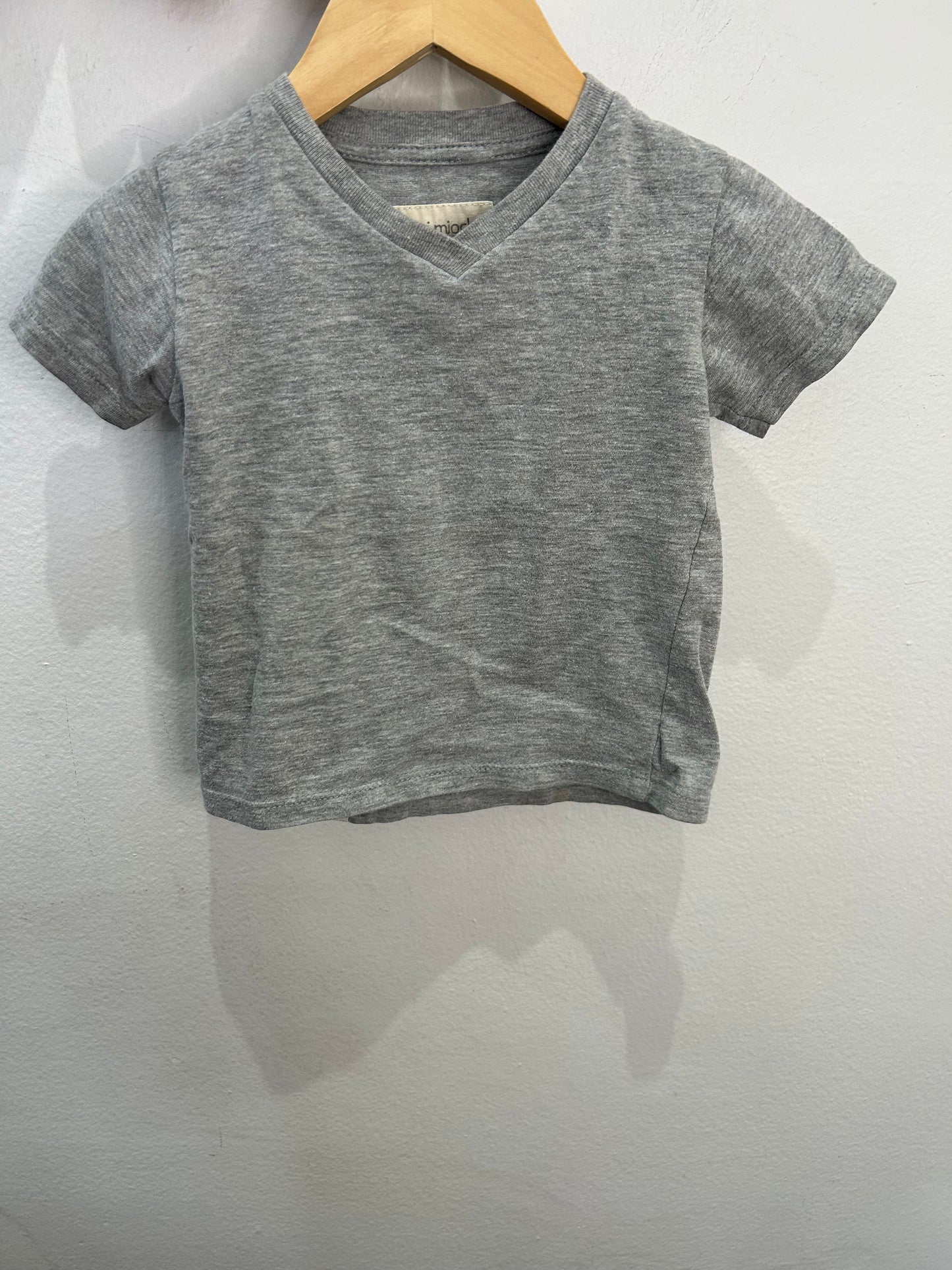 Minimioche grey v-neck tee 12-18m
