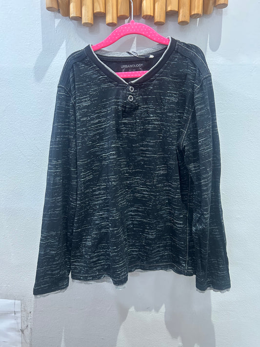 Tee black print henley 10-12y