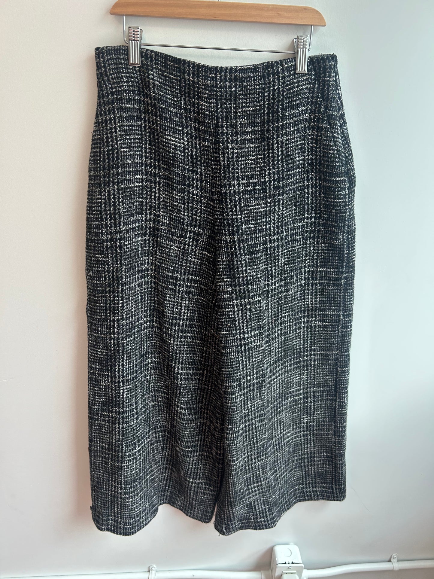 Knit extra wide culotte size 6
