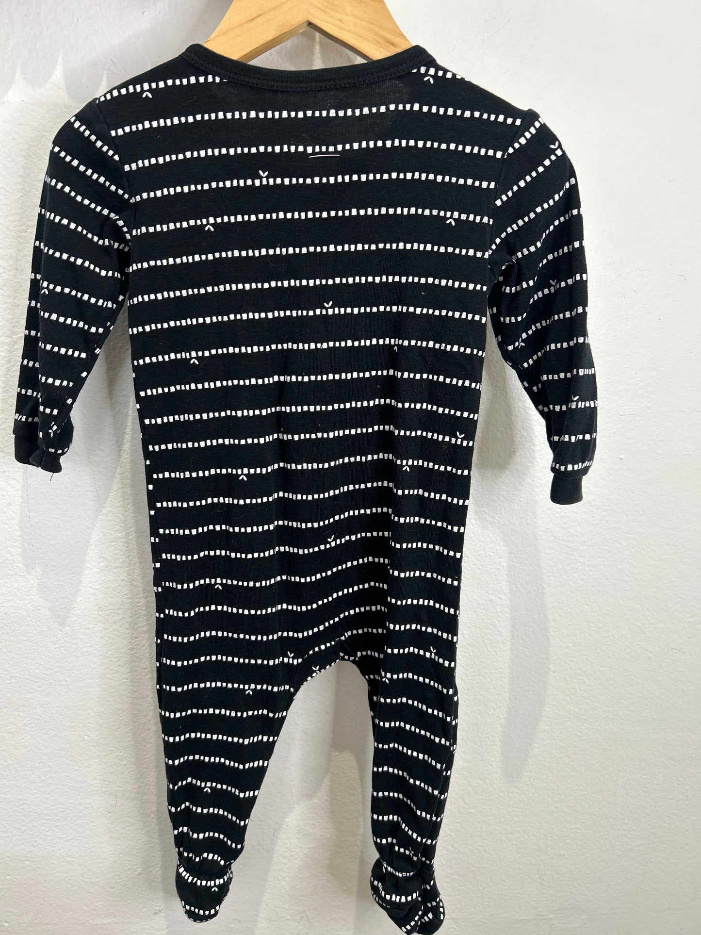 Black print sleeper 9m