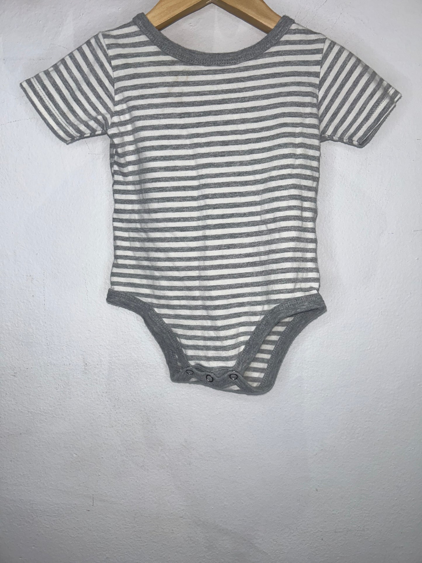 Minimioche grey strpie onesie 6-12m*