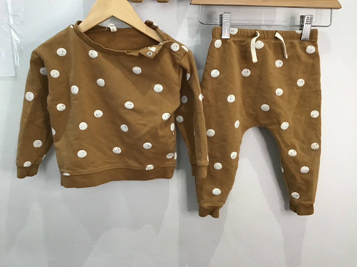 Quincy Mae brown set 18-24m (closer to 18m)