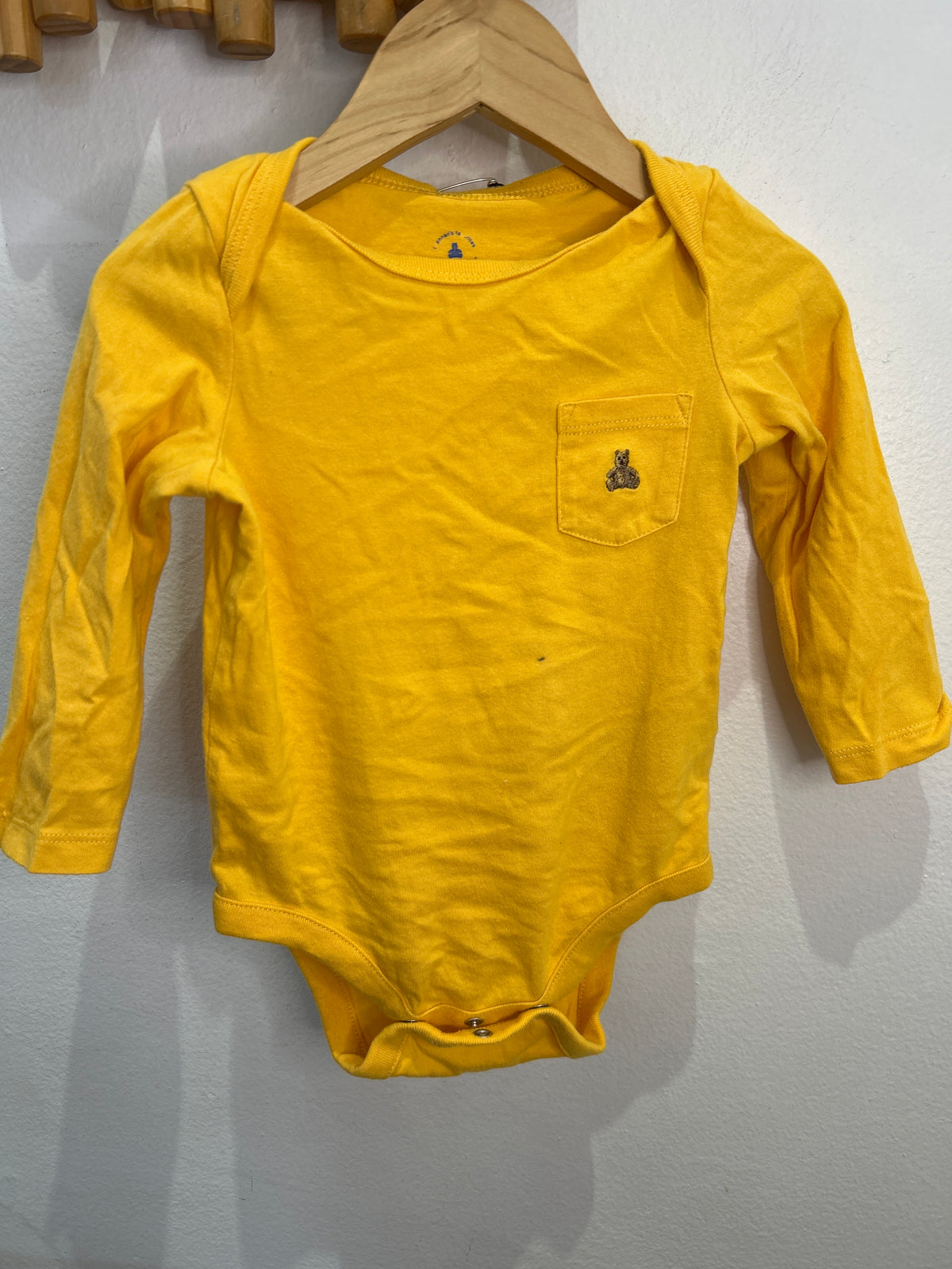 Yellow longsleeve oneise 12-18m