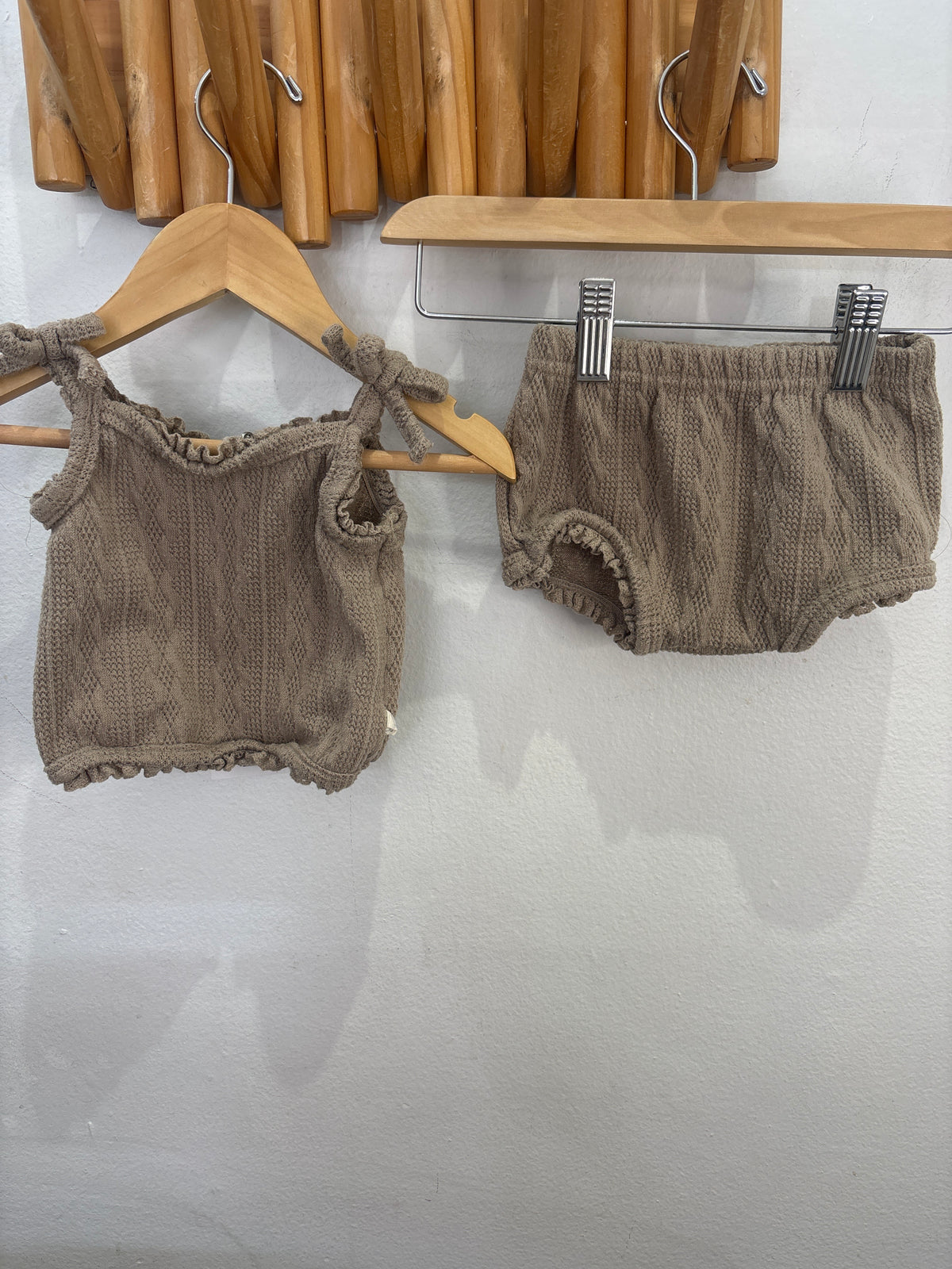 Snug beige crochet set 3-6m