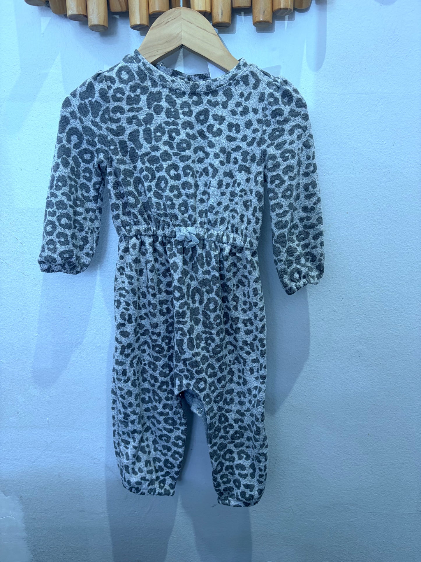 Knit grey leopard romper 6-12m