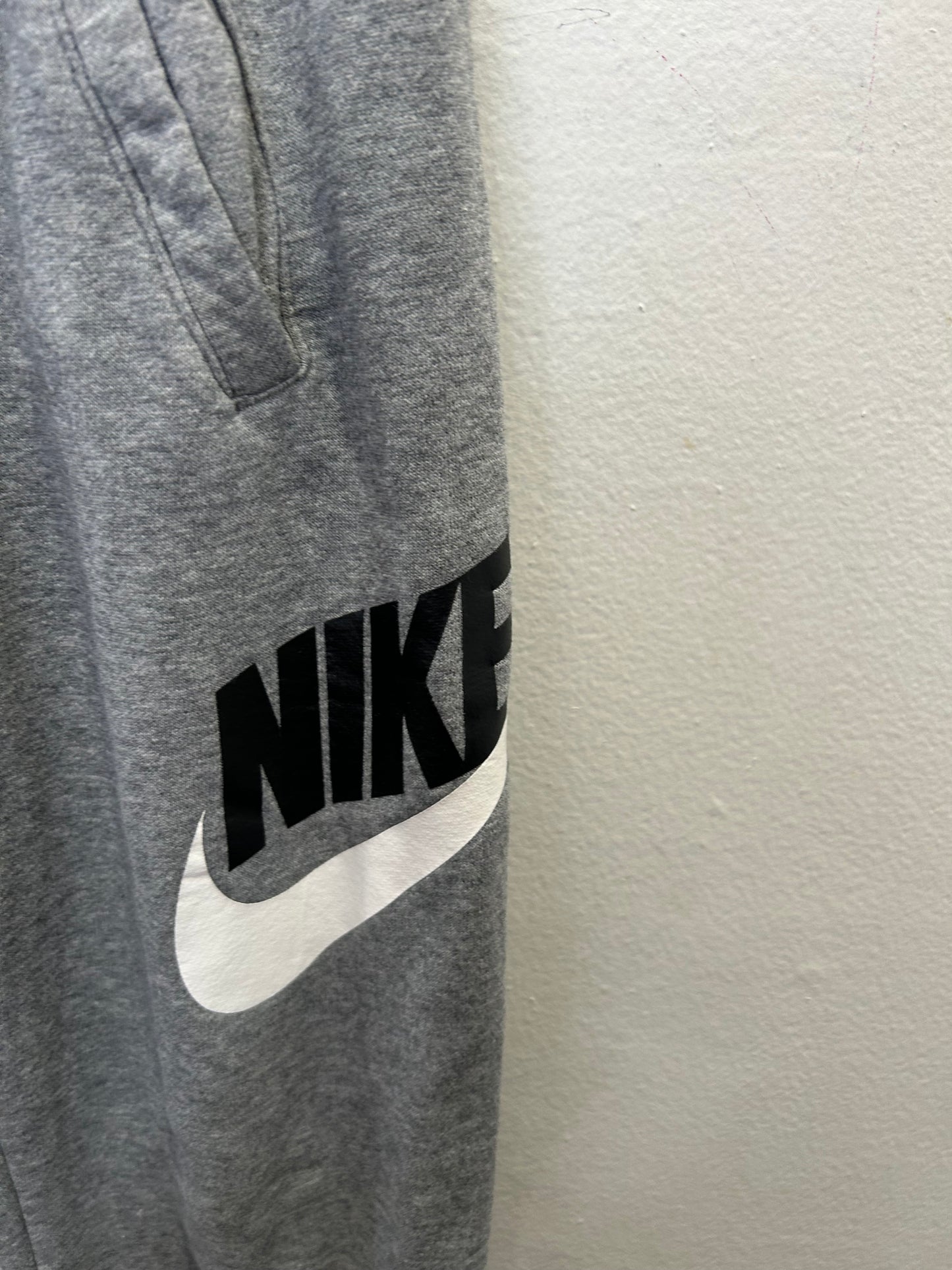 Grey Nike joggers 6-7y
