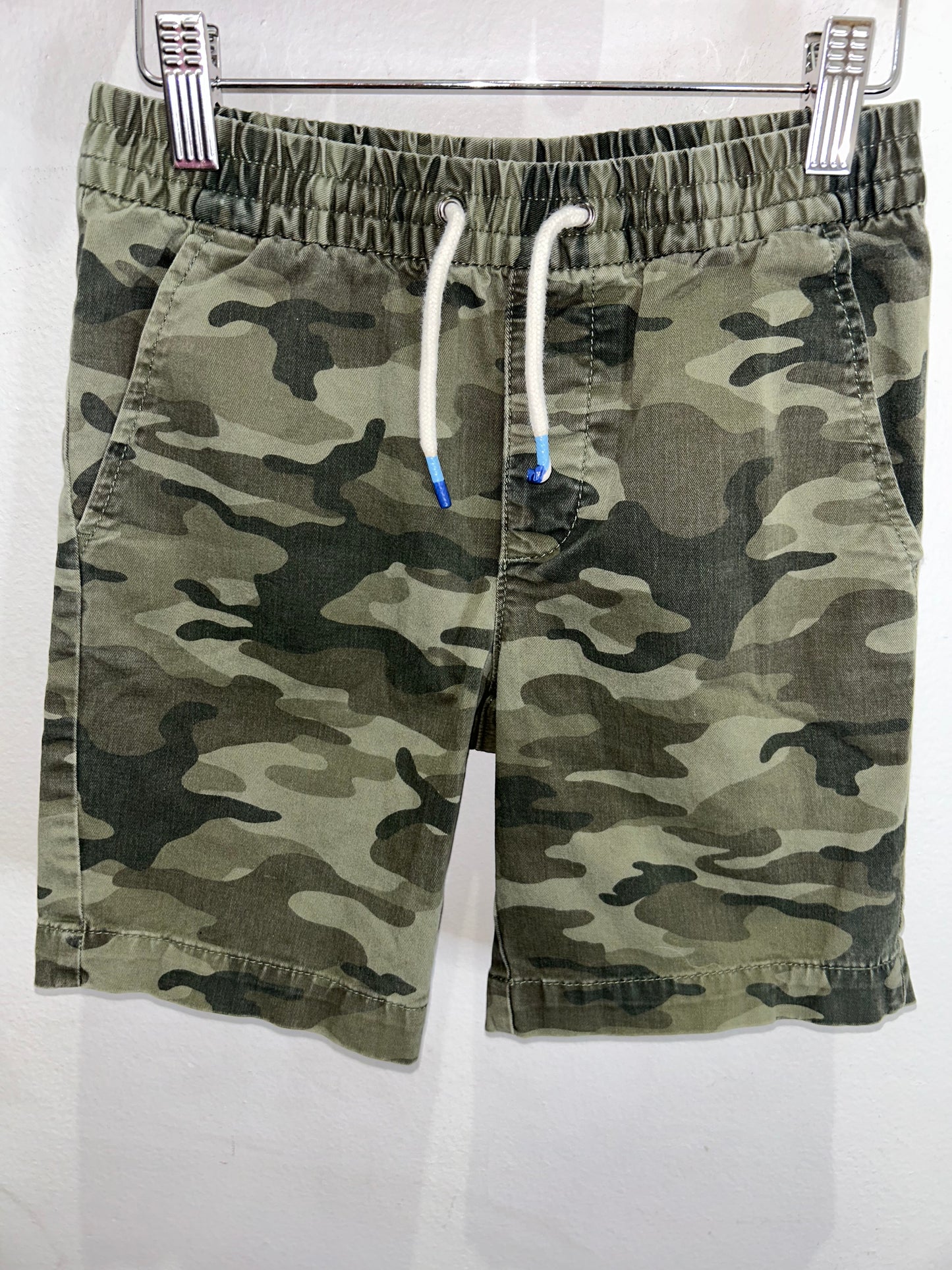 Camo shorts 8-9y