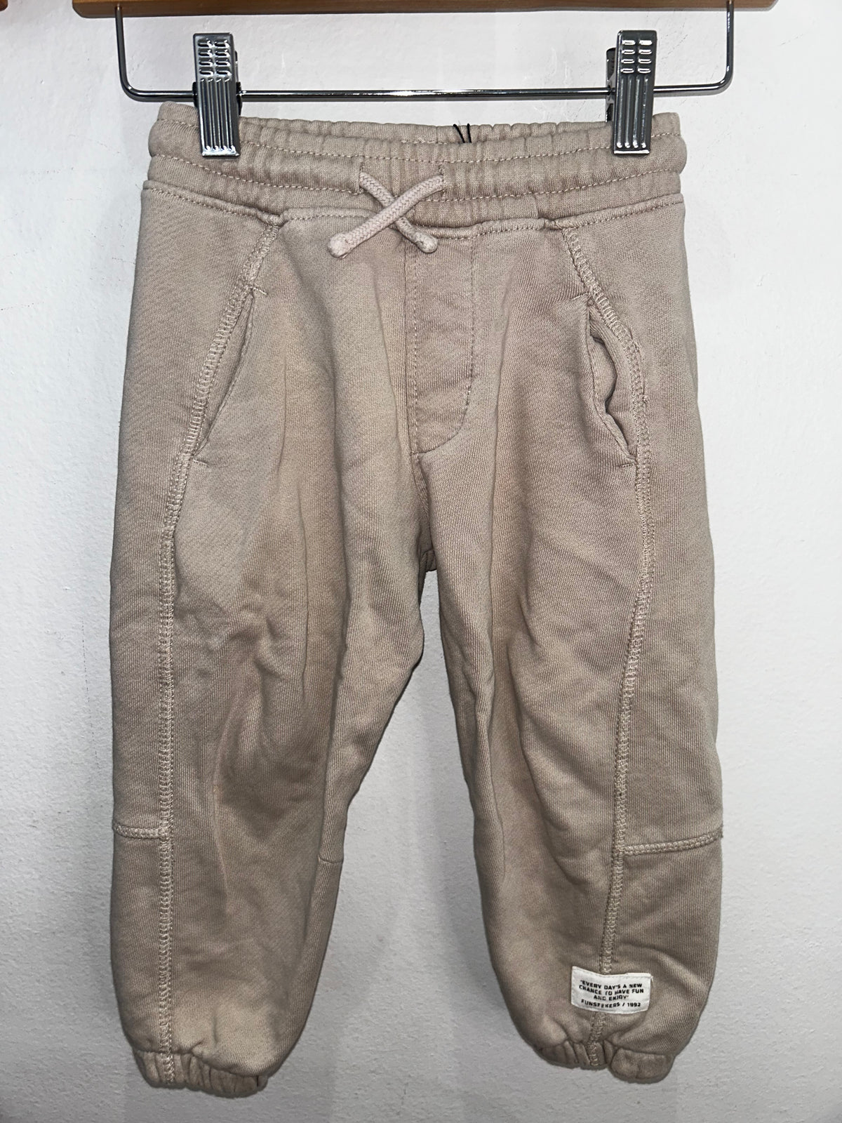 Beige joggers 3y