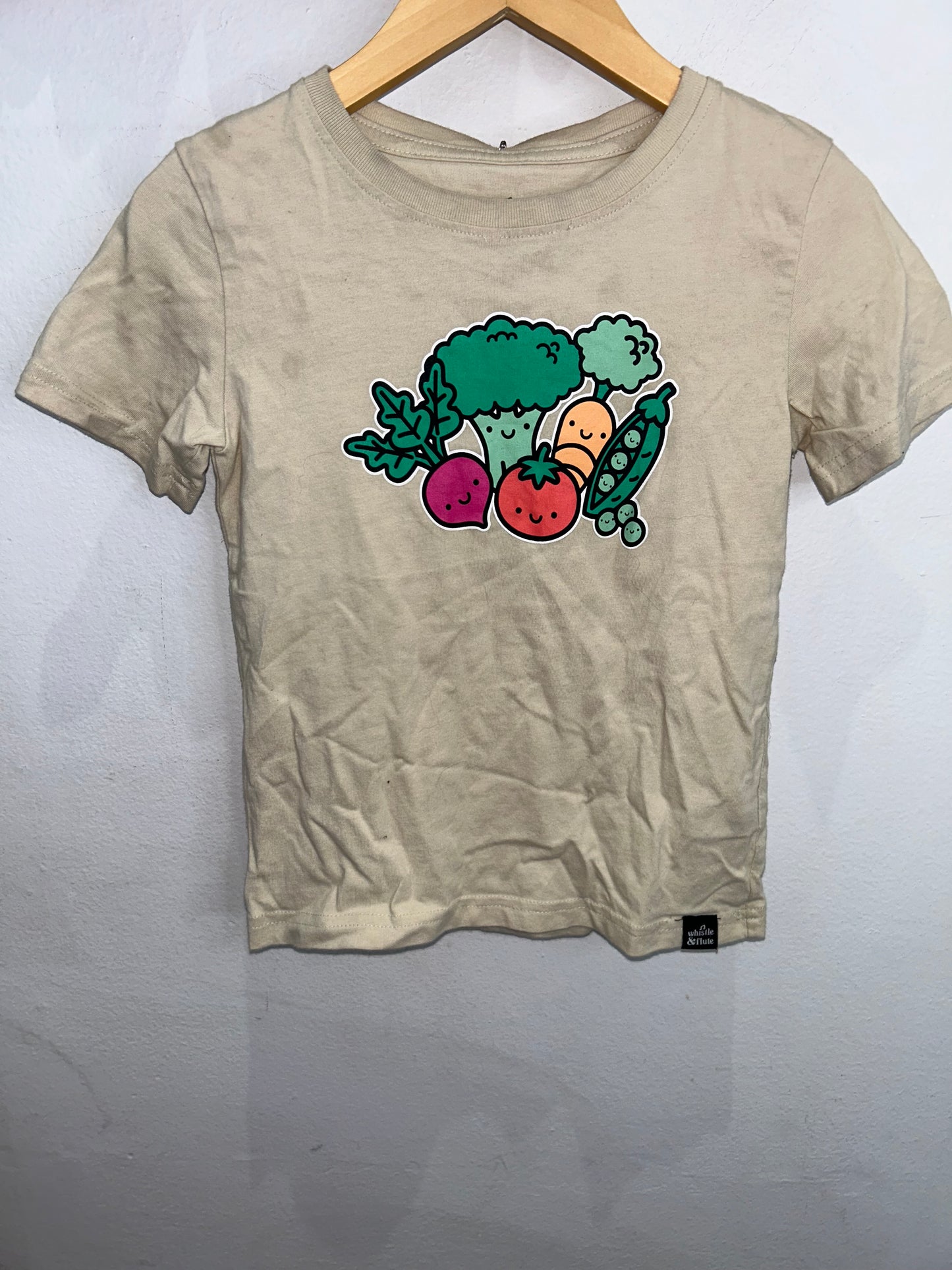 Whistle & Flute veggie tee 5-6y
