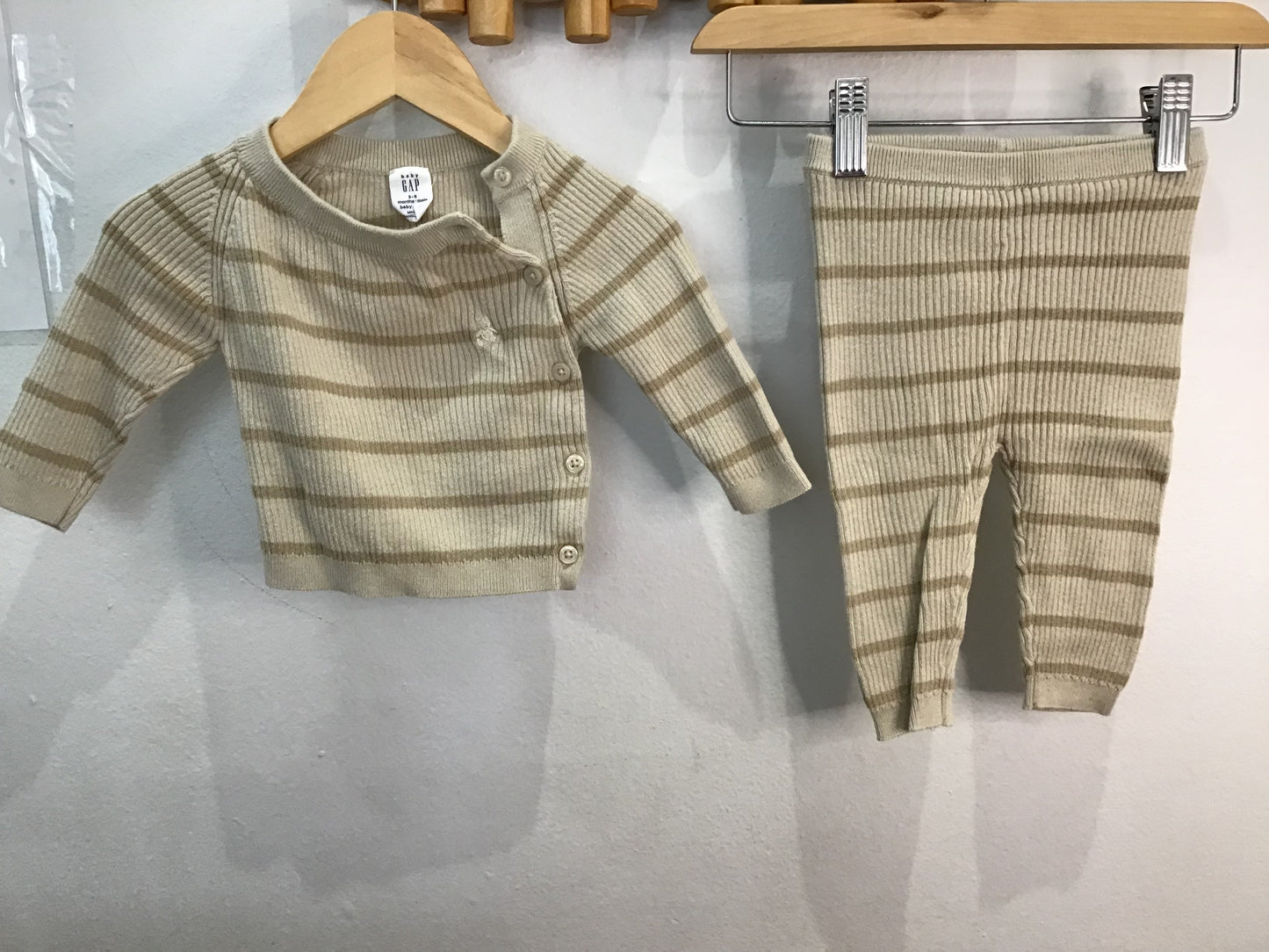 Beige sweater set 3-6m