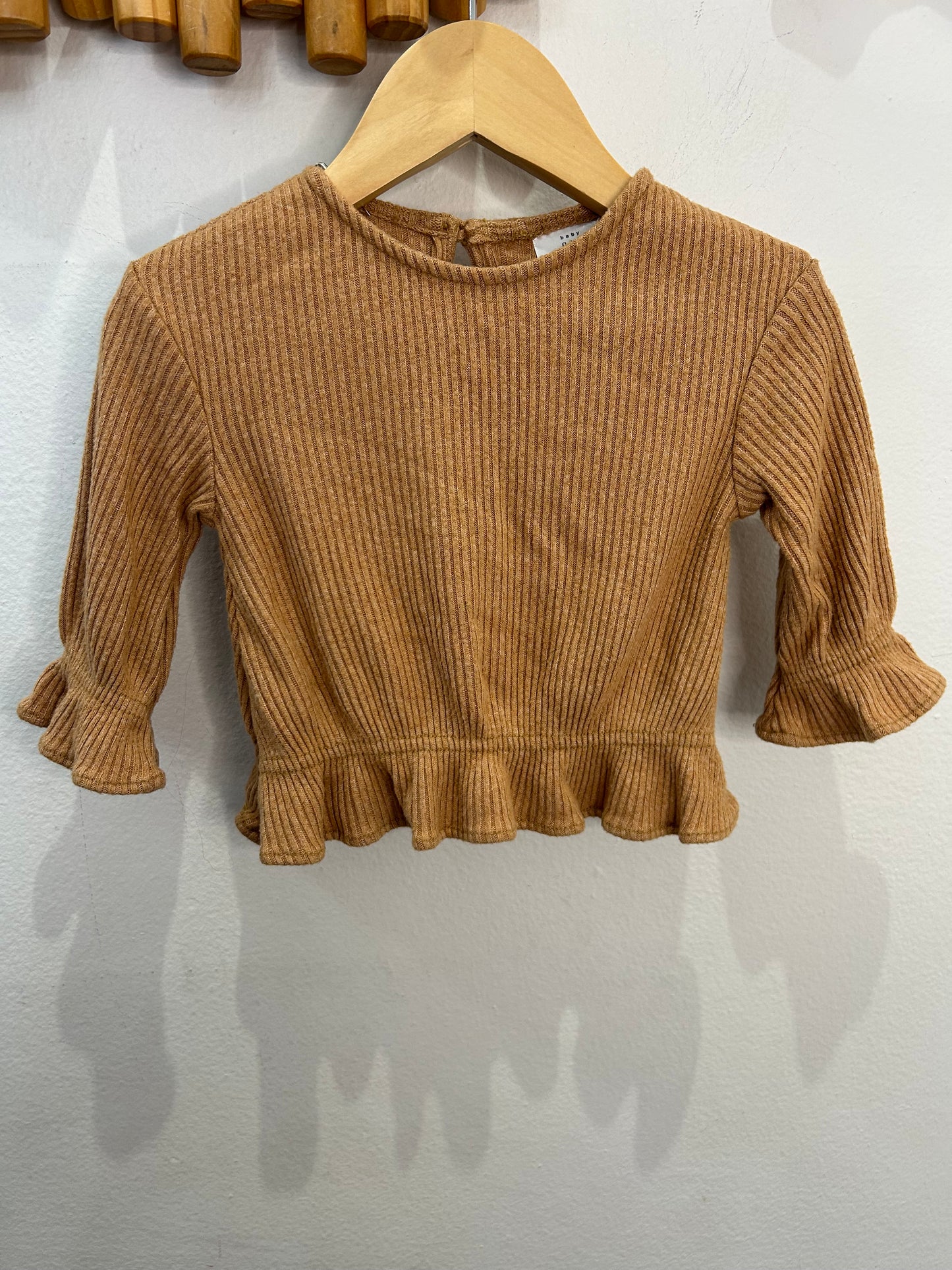 Beige ribbed longsleeve 3-6m