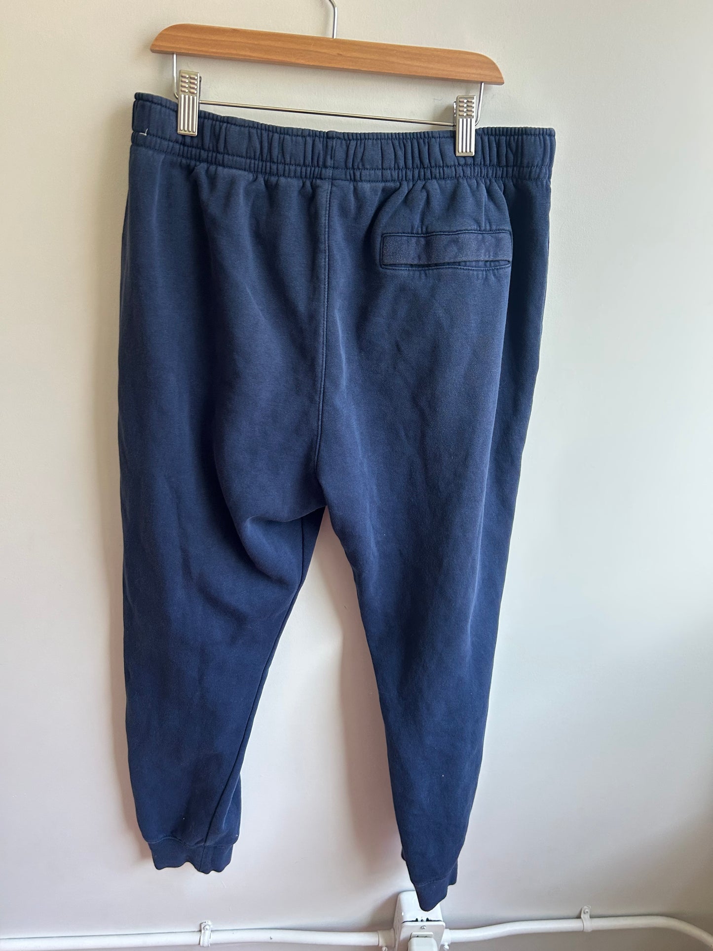 Navy classic joggers L