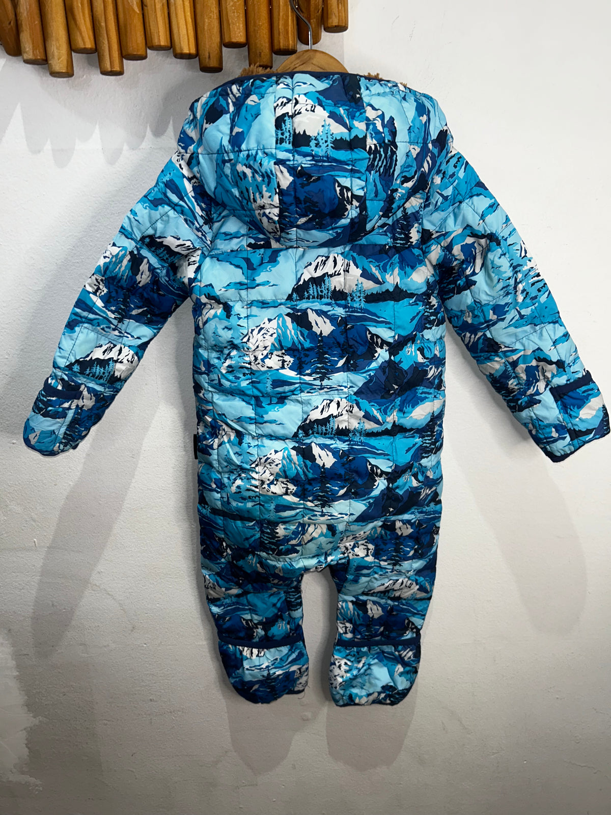 Blue mountain snowsuit 6-12m