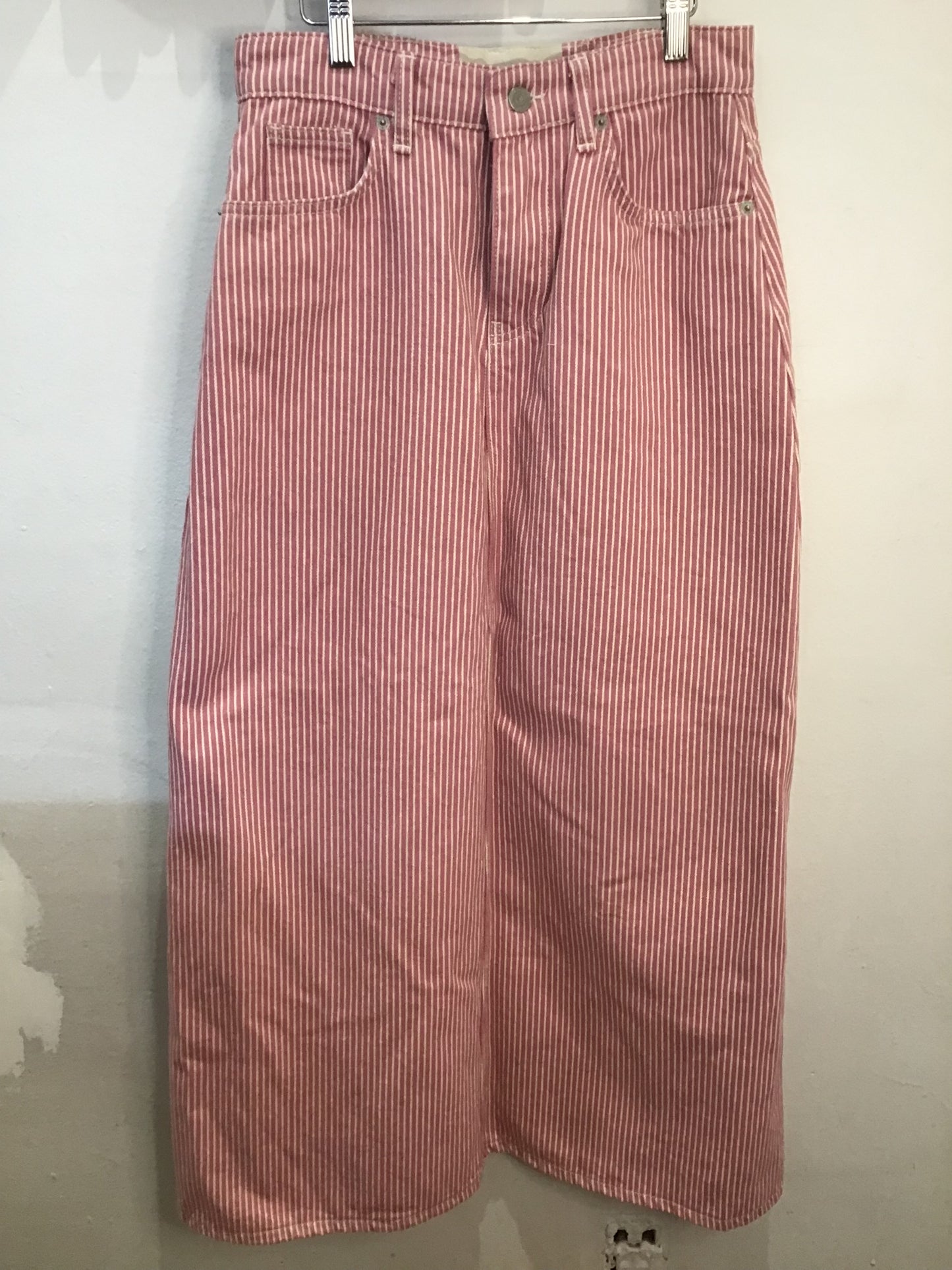 Pink denim skirt NEW - size 6