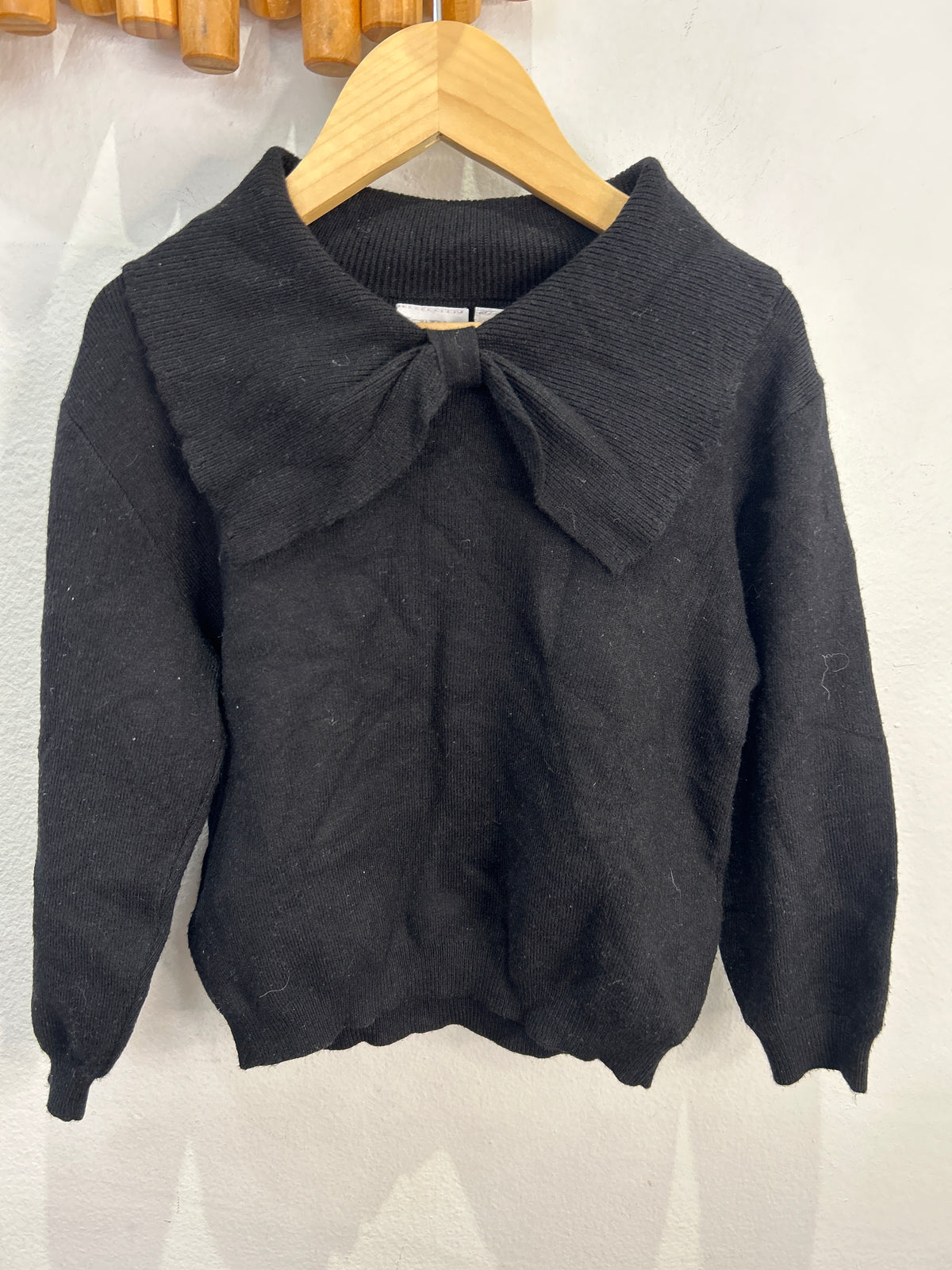 Black bow collar sweater 5y